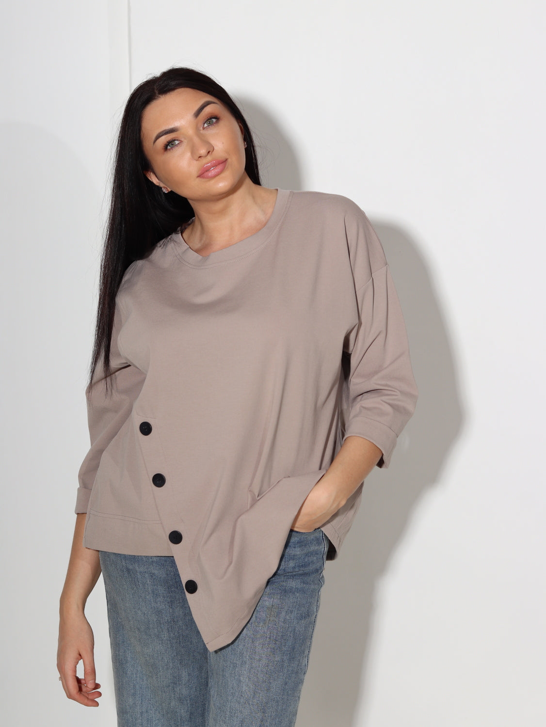 Bēšs tops oversize ar podziņas akcentu - 14050