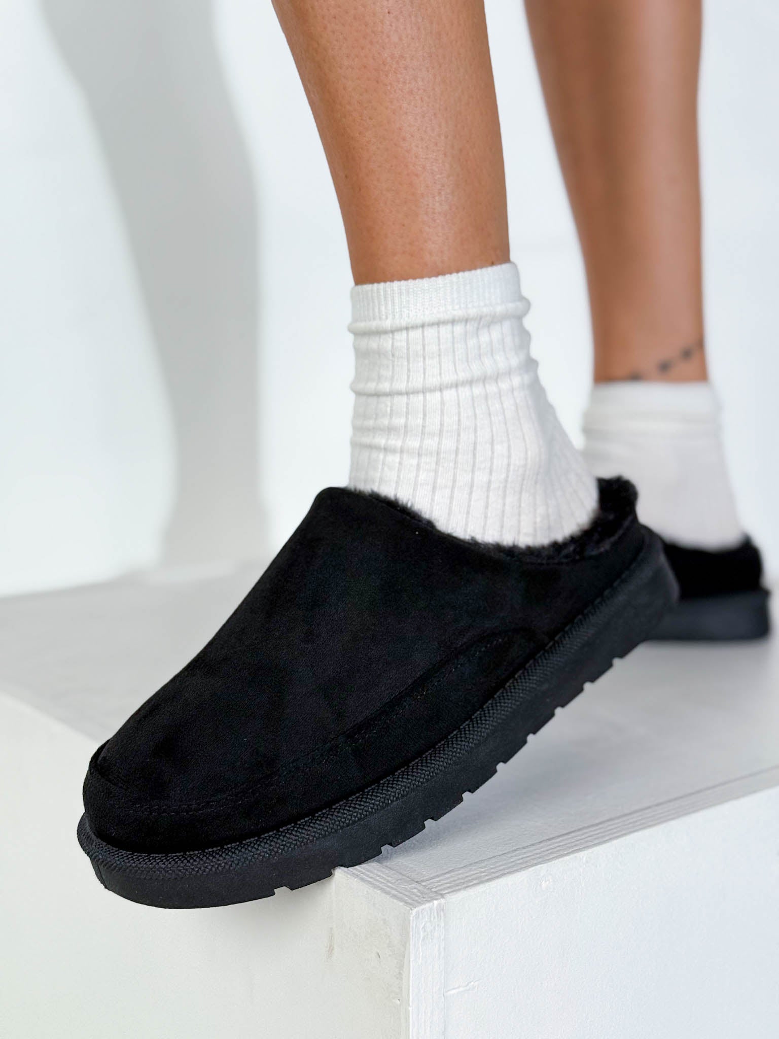 Melni ar vaļēju papēdi, m/zā siltināti apavi - 16048