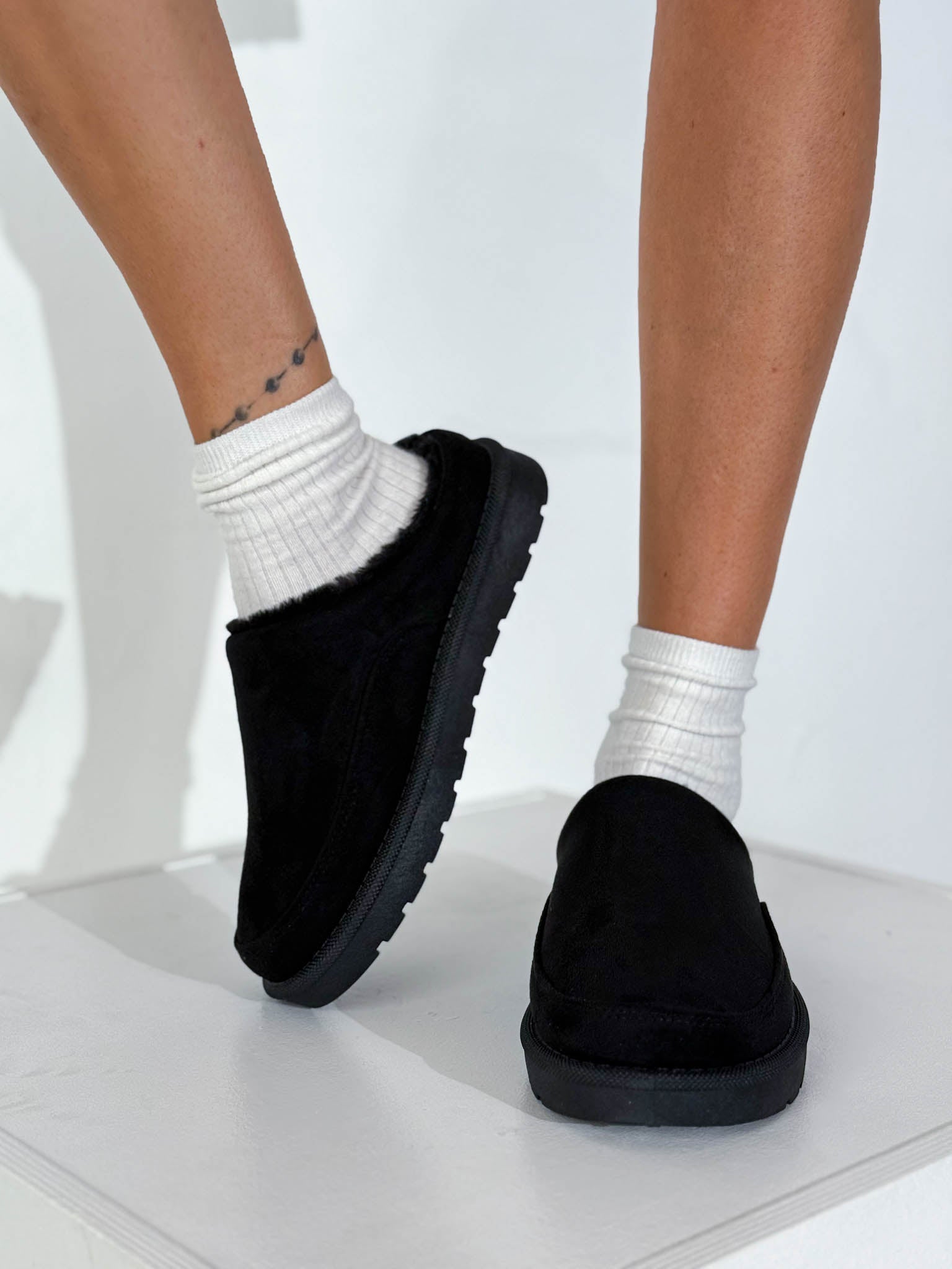 Melni ar vaļēju papēdi, m/zā siltināti apavi - 16048