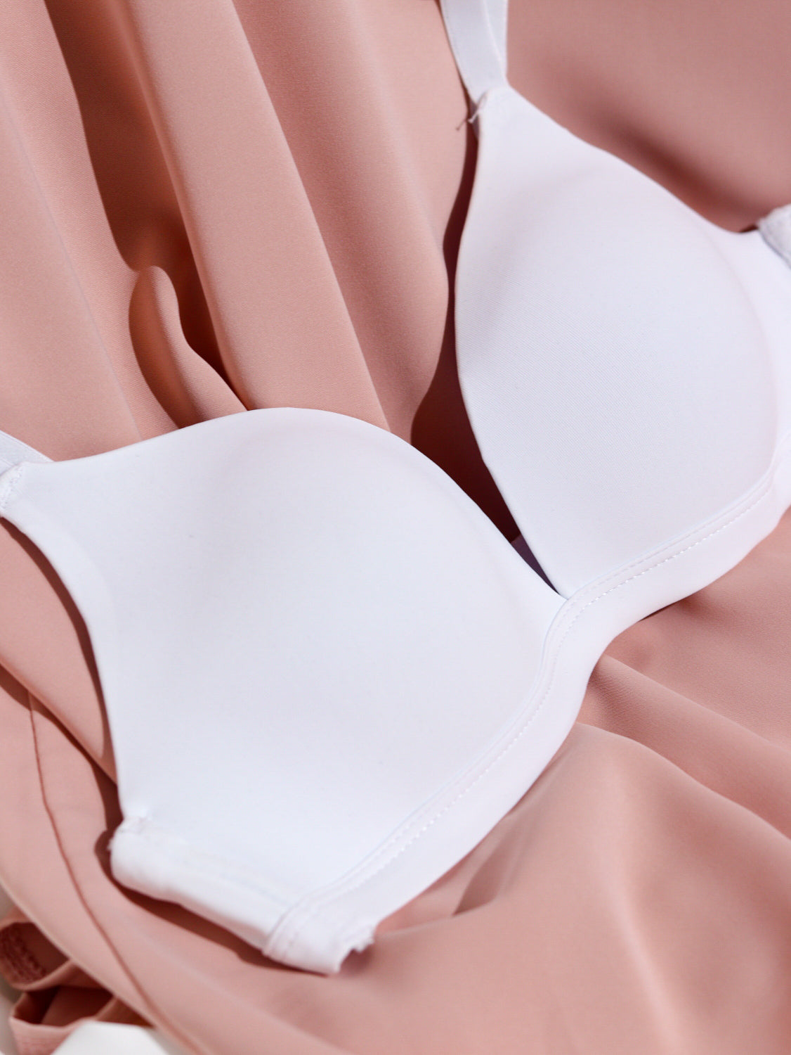 Balts krūšturis ar stingru maliņu - 14069