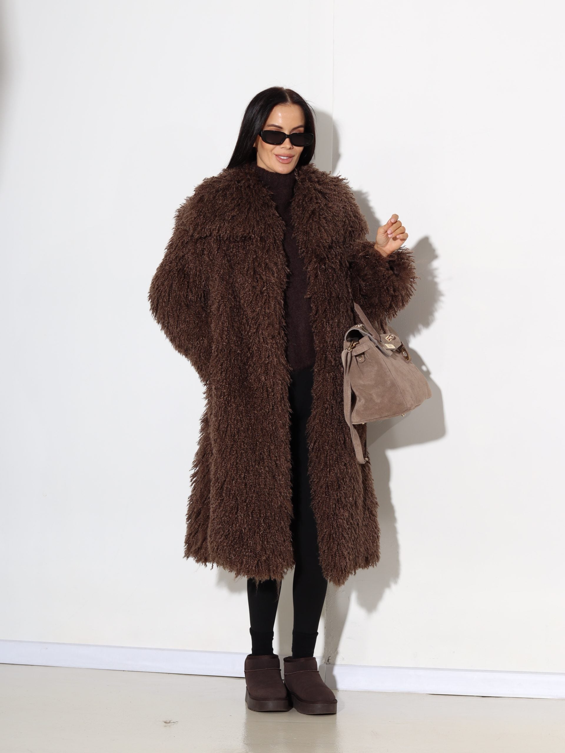 Brūnas krāsas garš kažociņš,, Bārnijs '' ar apkakli - 17549