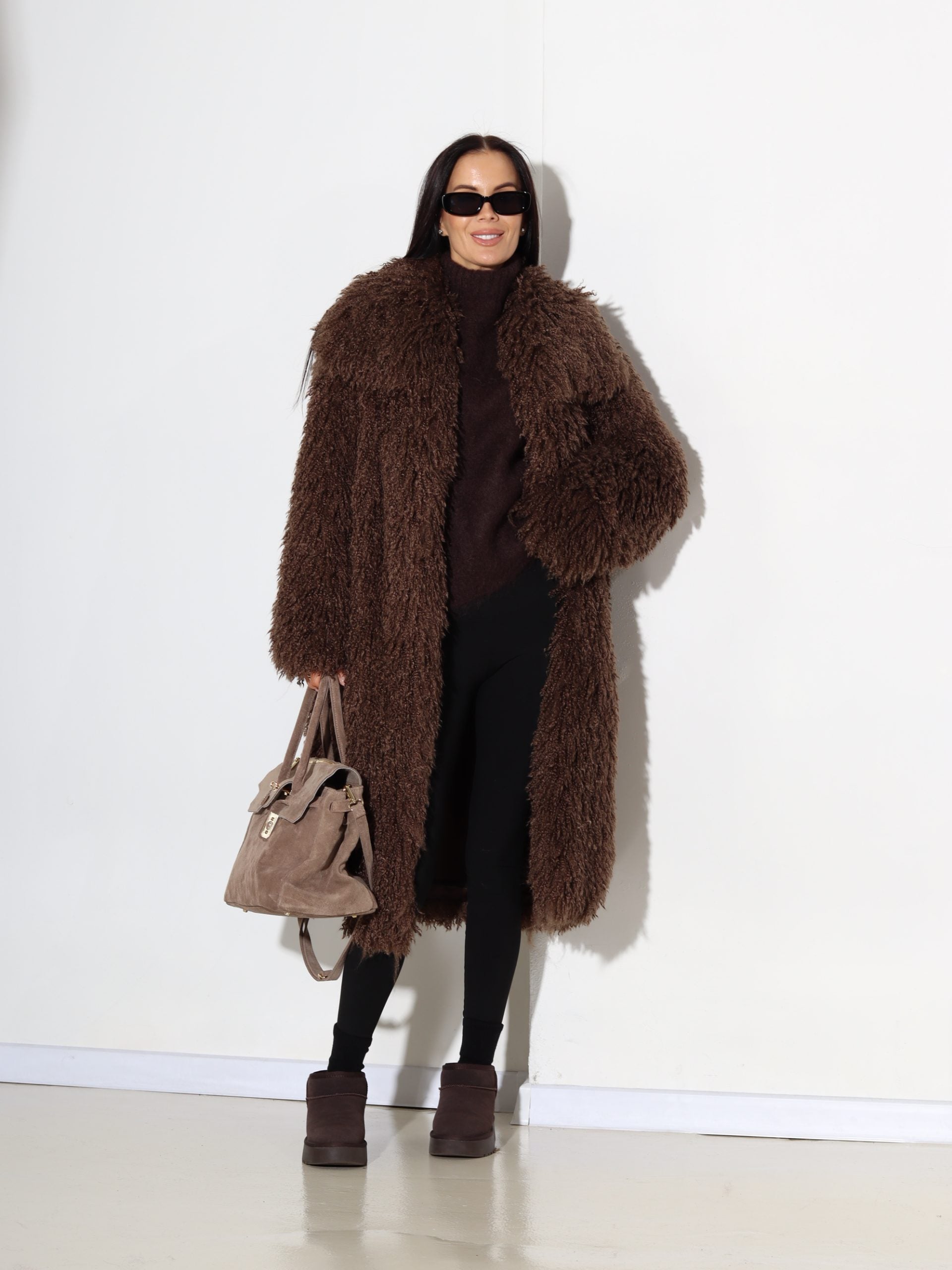 Brūnas krāsas garš kažociņš,, Bārnijs '' ar apkakli - 17549