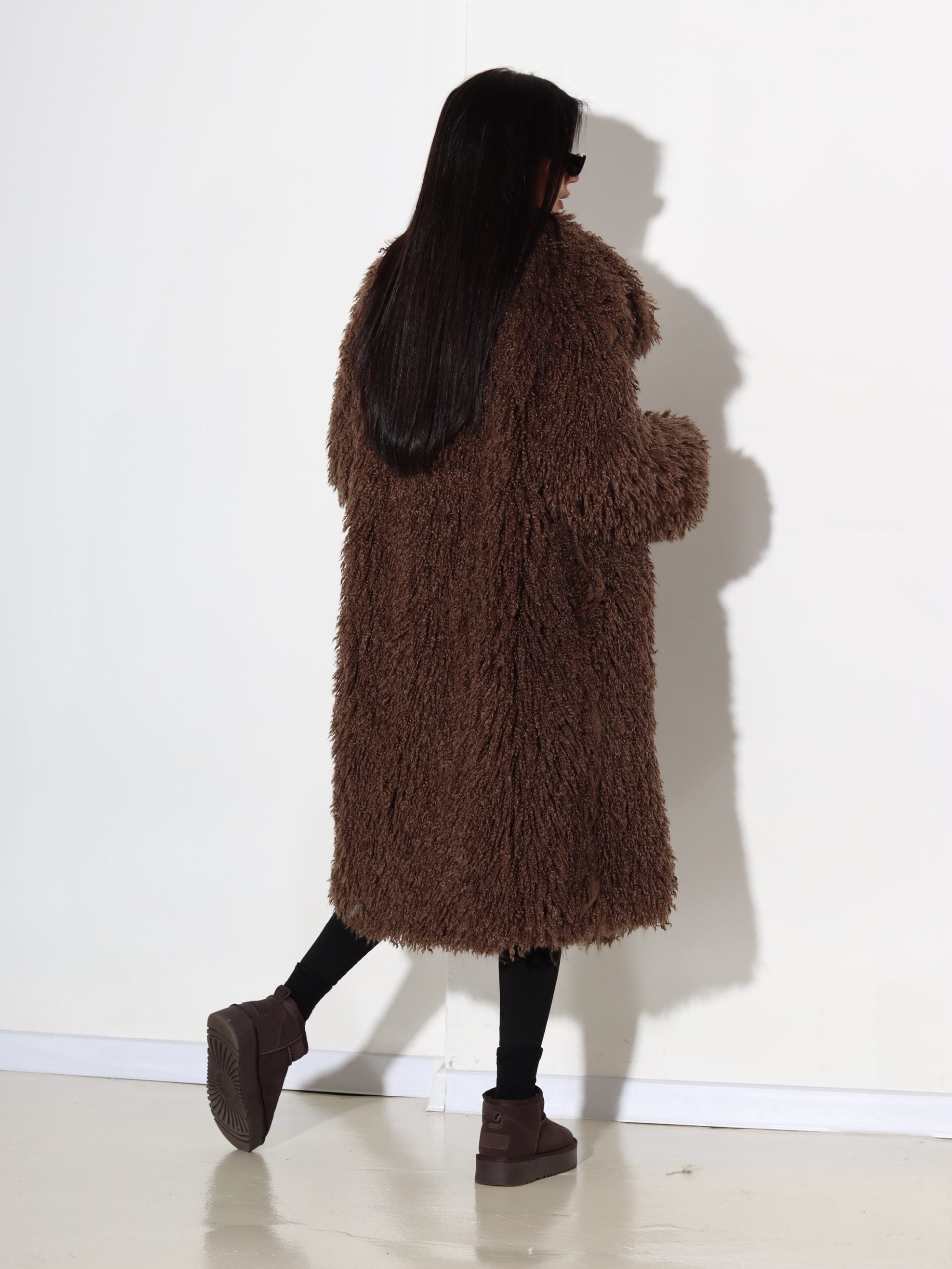 Brūnas krāsas garš kažociņš,, Bārnijs '' ar apkakli - 17549