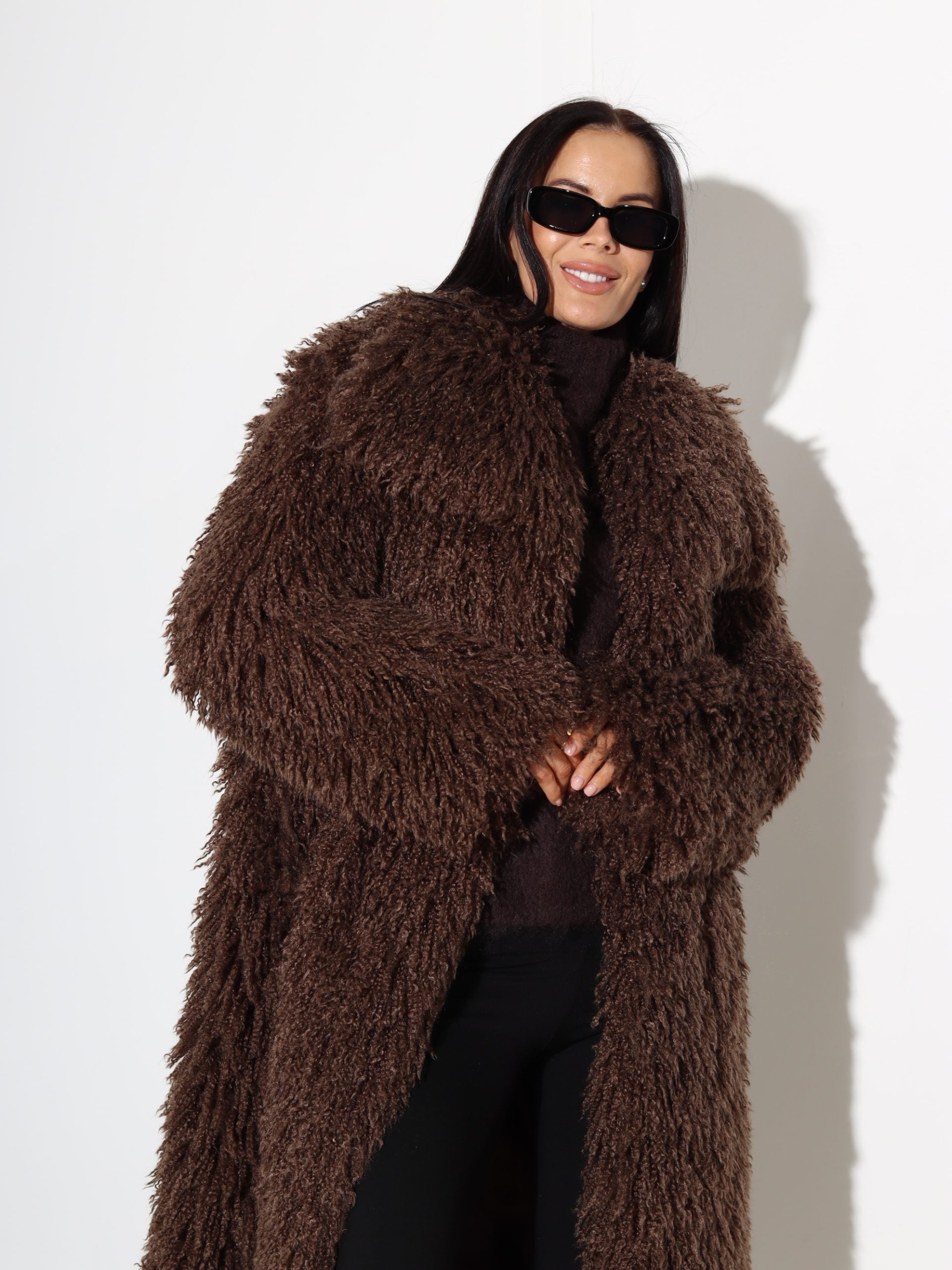 Brūnas krāsas garš kažociņš,, Bārnijs '' ar apkakli - 17549