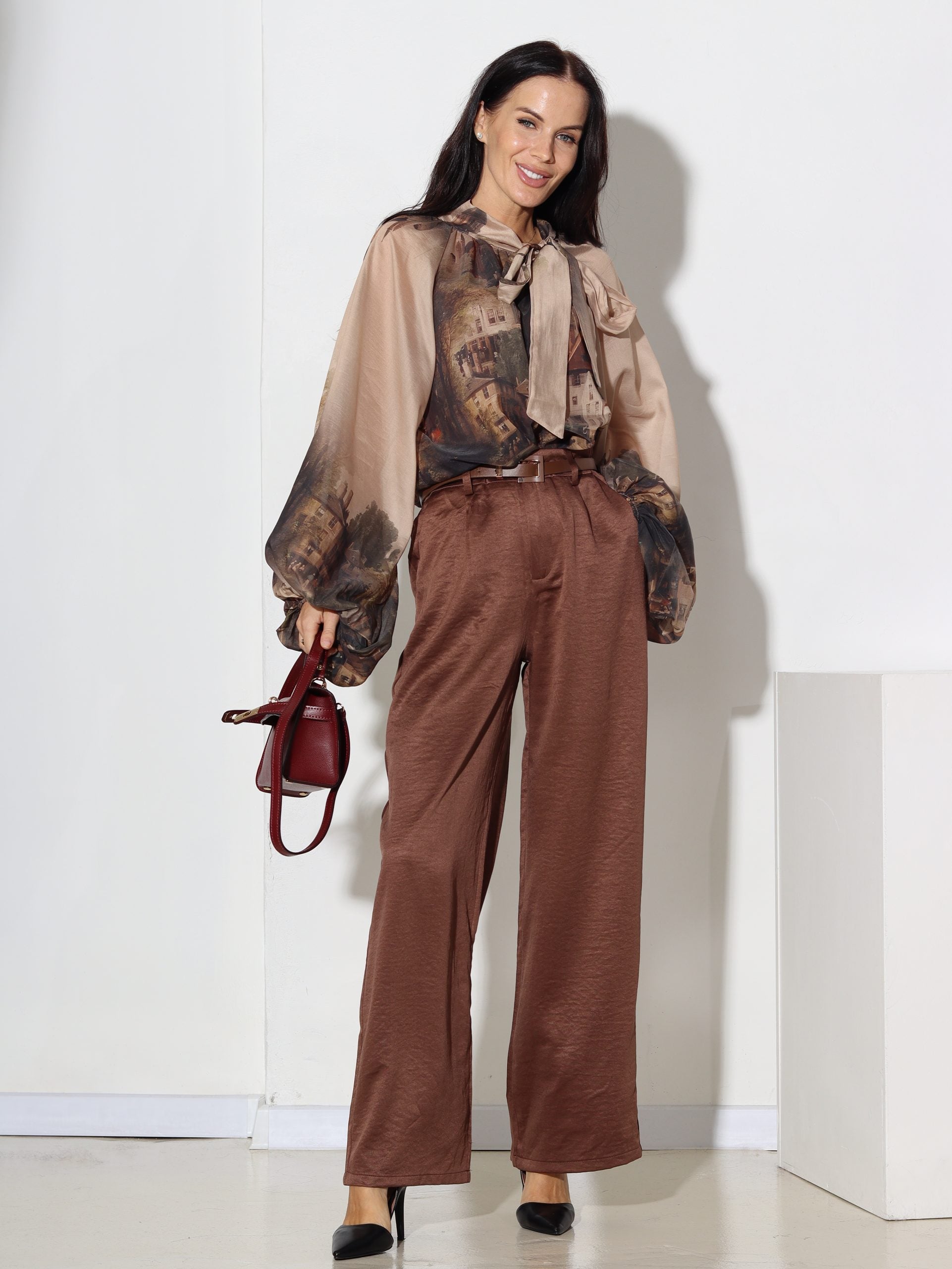 Brūnas, spīdīga audums, klasiskas bikses ar jostiņu - 16844