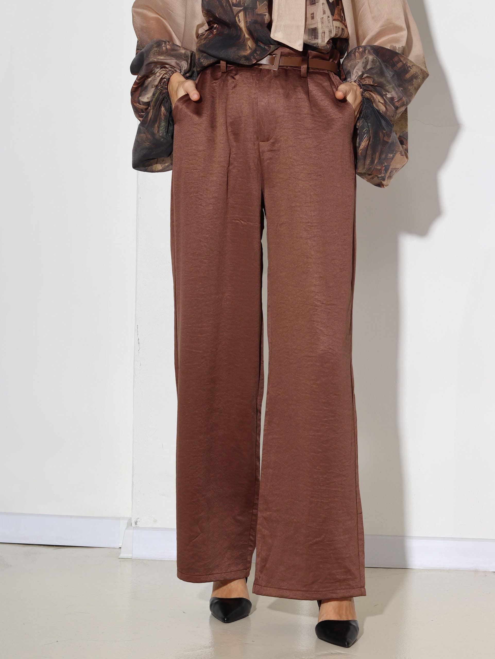 Brūnas, spīdīga audums, klasiskas bikses ar jostiņu - 16844