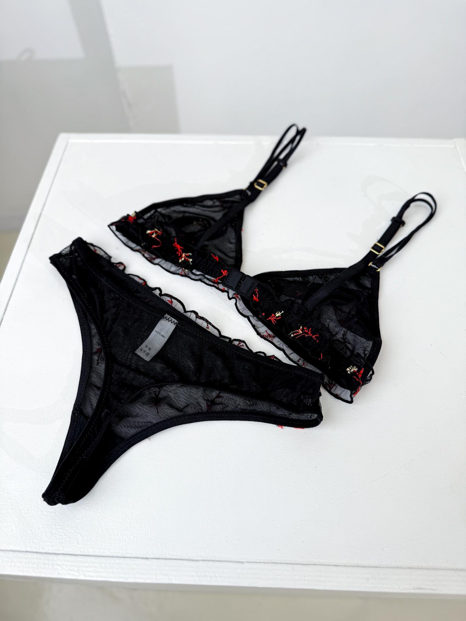 Melns, sietiņauduma veļas komplekts ar smalkziediņu - 16106