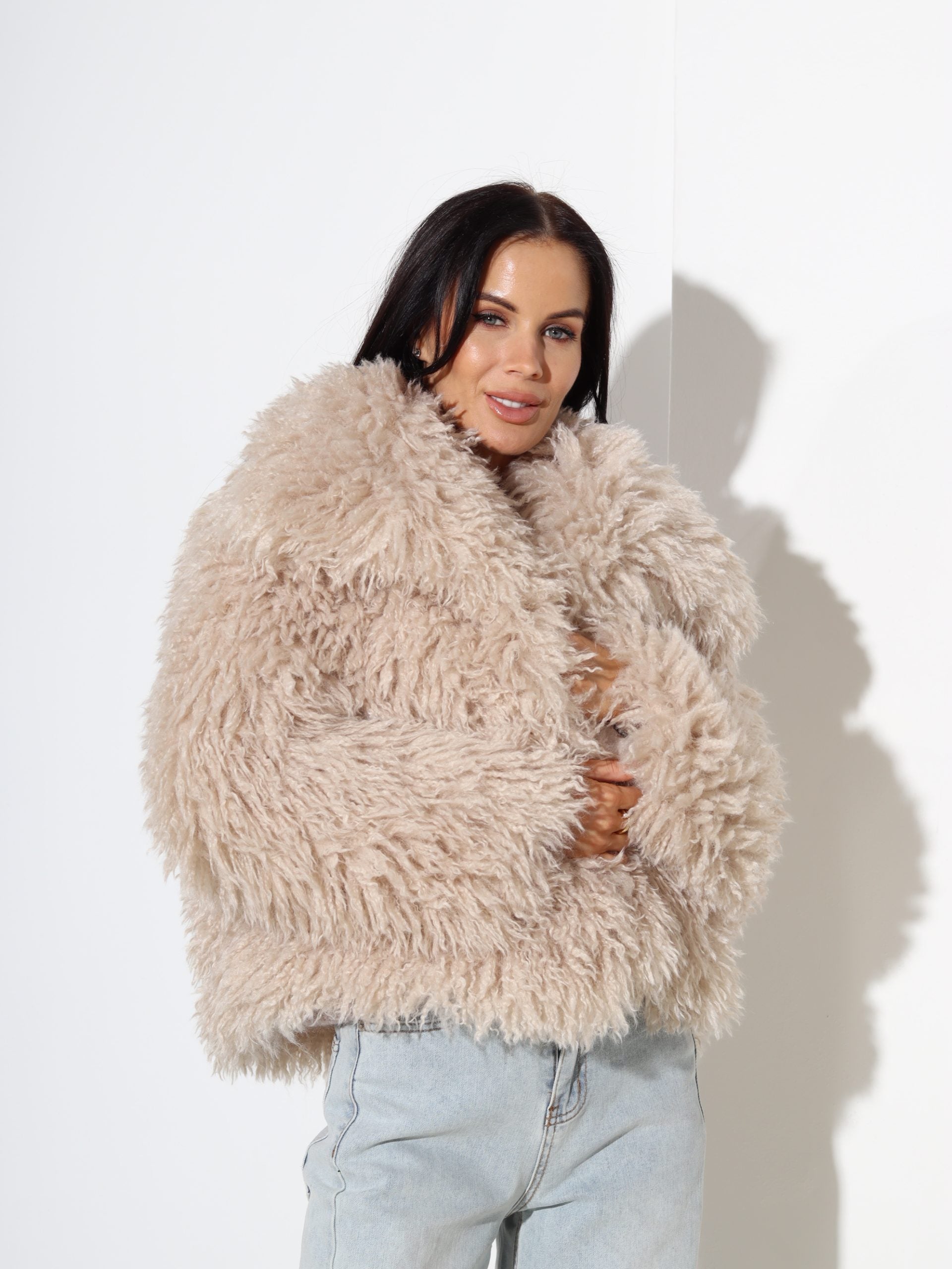 Bēšas krāsas īss kažociņš,, Bārnijs '' ar apkakli - 17544