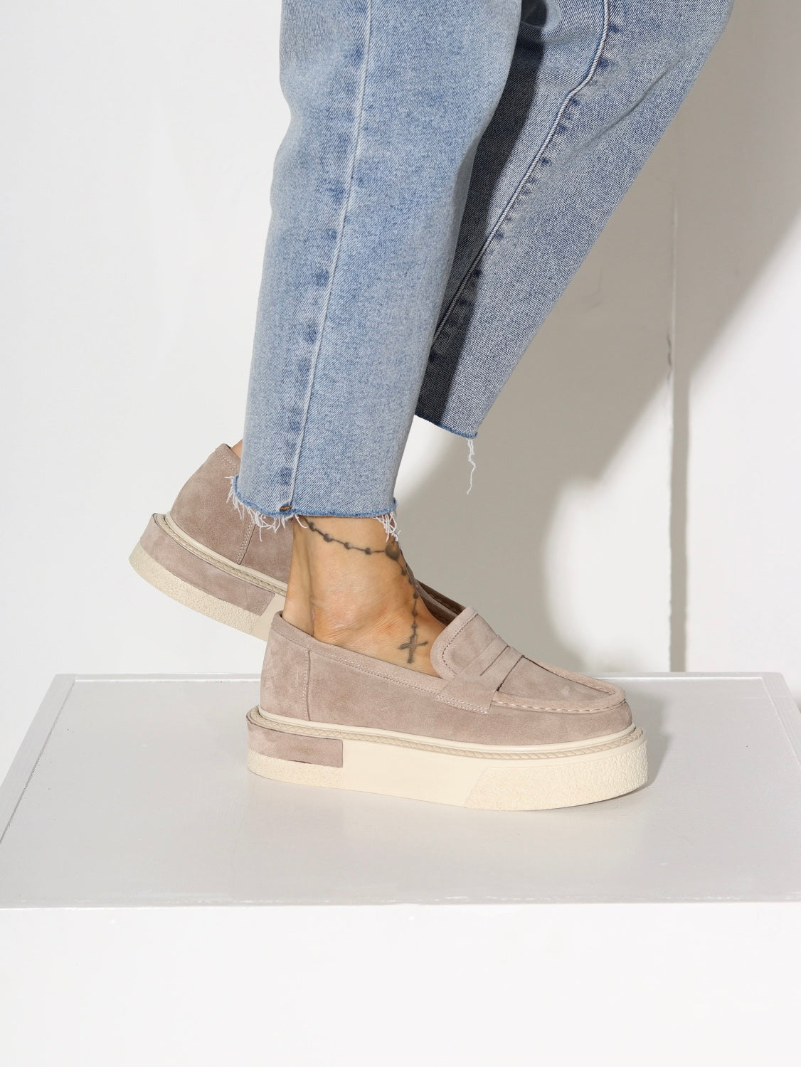 Bēšas kurpes/loferi dabīgās zamšādas - 15165