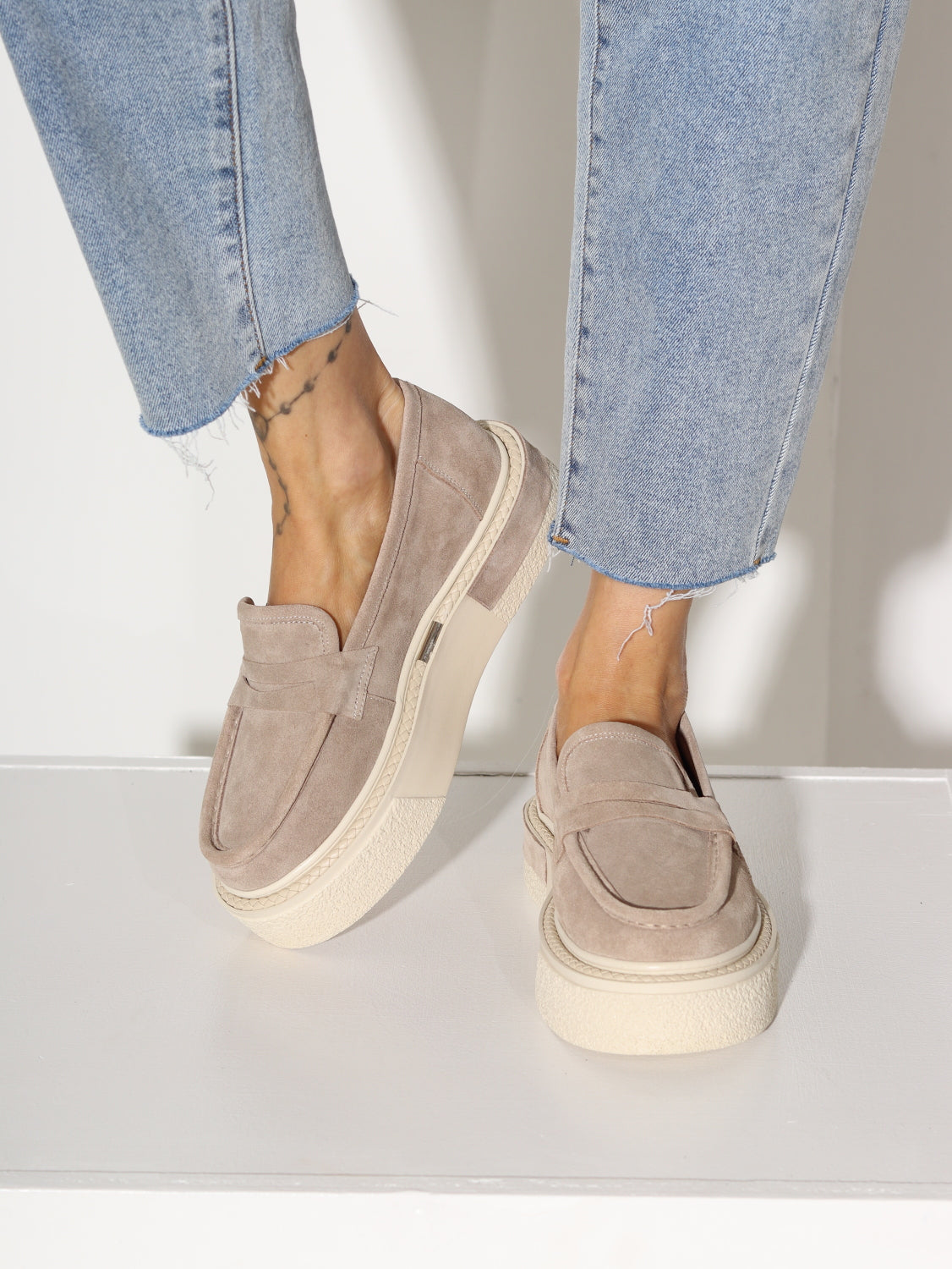 Bēšas kurpes/loferi dabīgās zamšādas - 15165