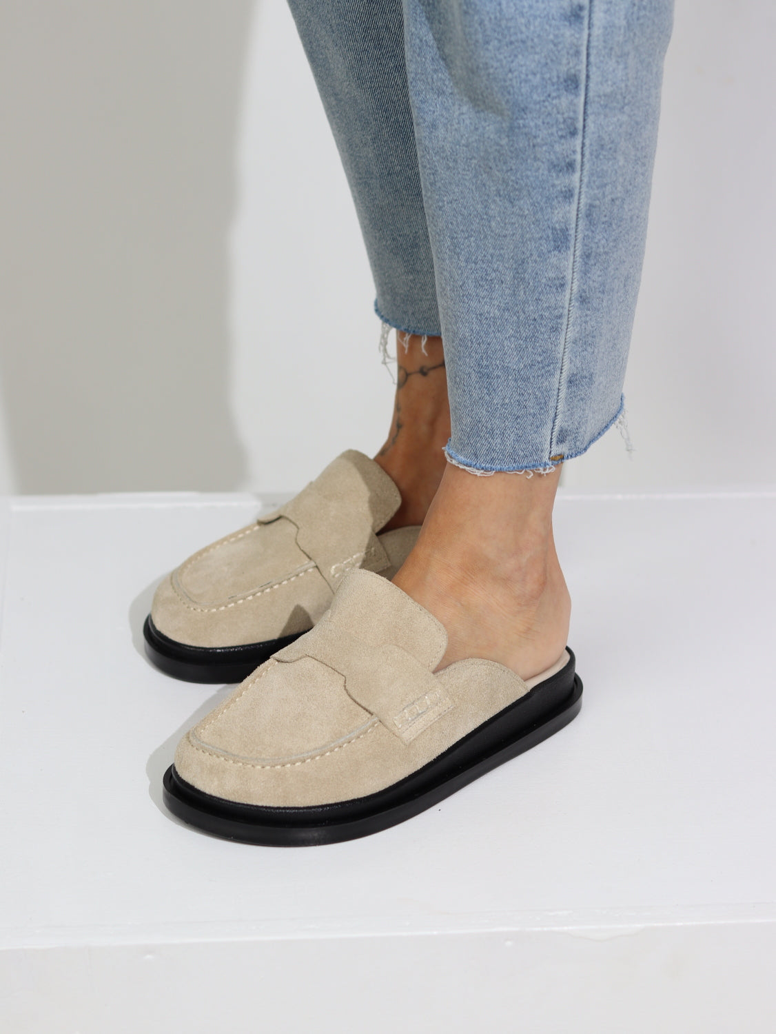 Bēši apavi ar vaļēju papēdi, dabīgā zamšāda - 15162