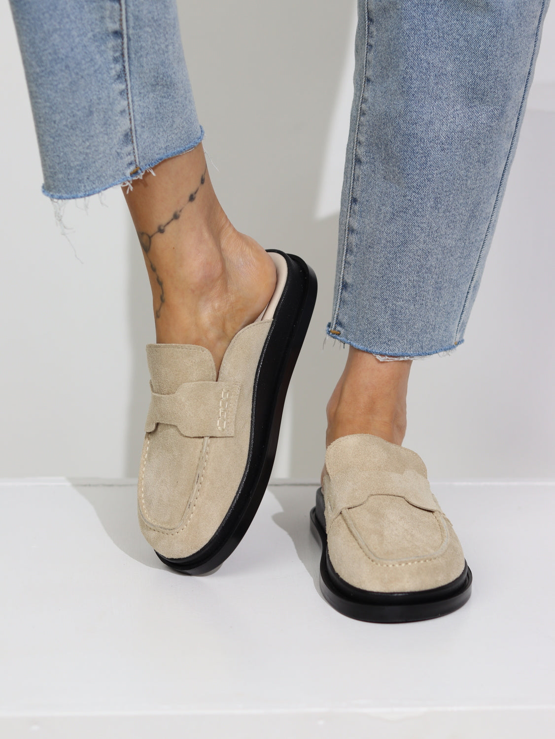 Bēši apavi ar vaļēju papēdi, dabīgā zamšāda - 15162