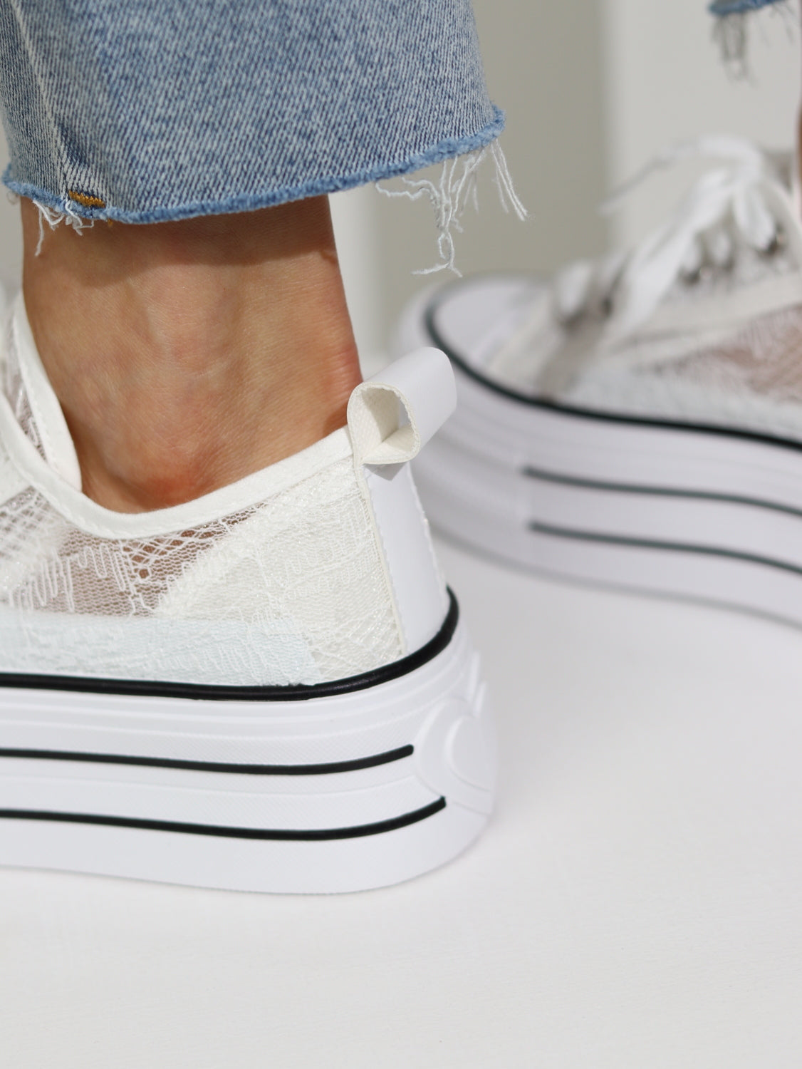 Baltas, paaugstinātas kedas - 15157