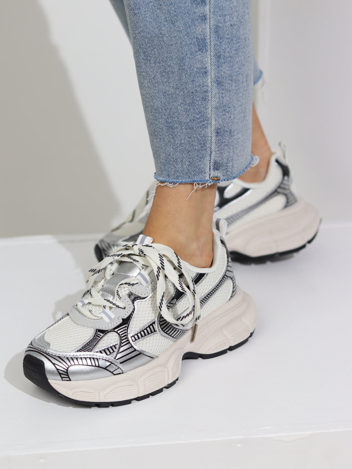 Balts+ sudraba, sportiska stila apavi brīvam laikam - 15156