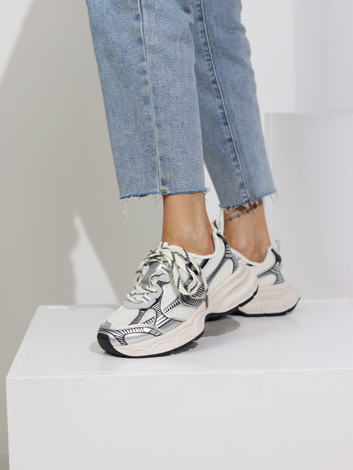 Balts+ sudraba, sportiska stila apavi brīvam laikam - 15156