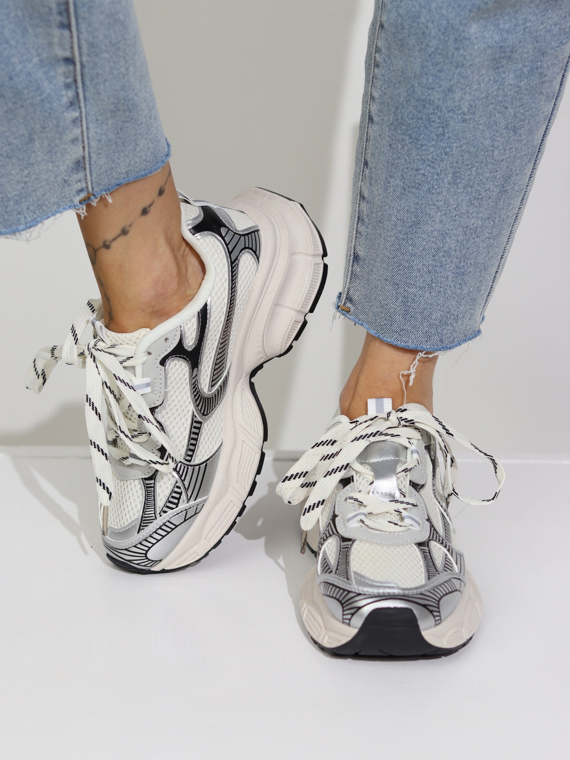 Balts+ sudraba, sportiska stila apavi brīvam laikam - 15156