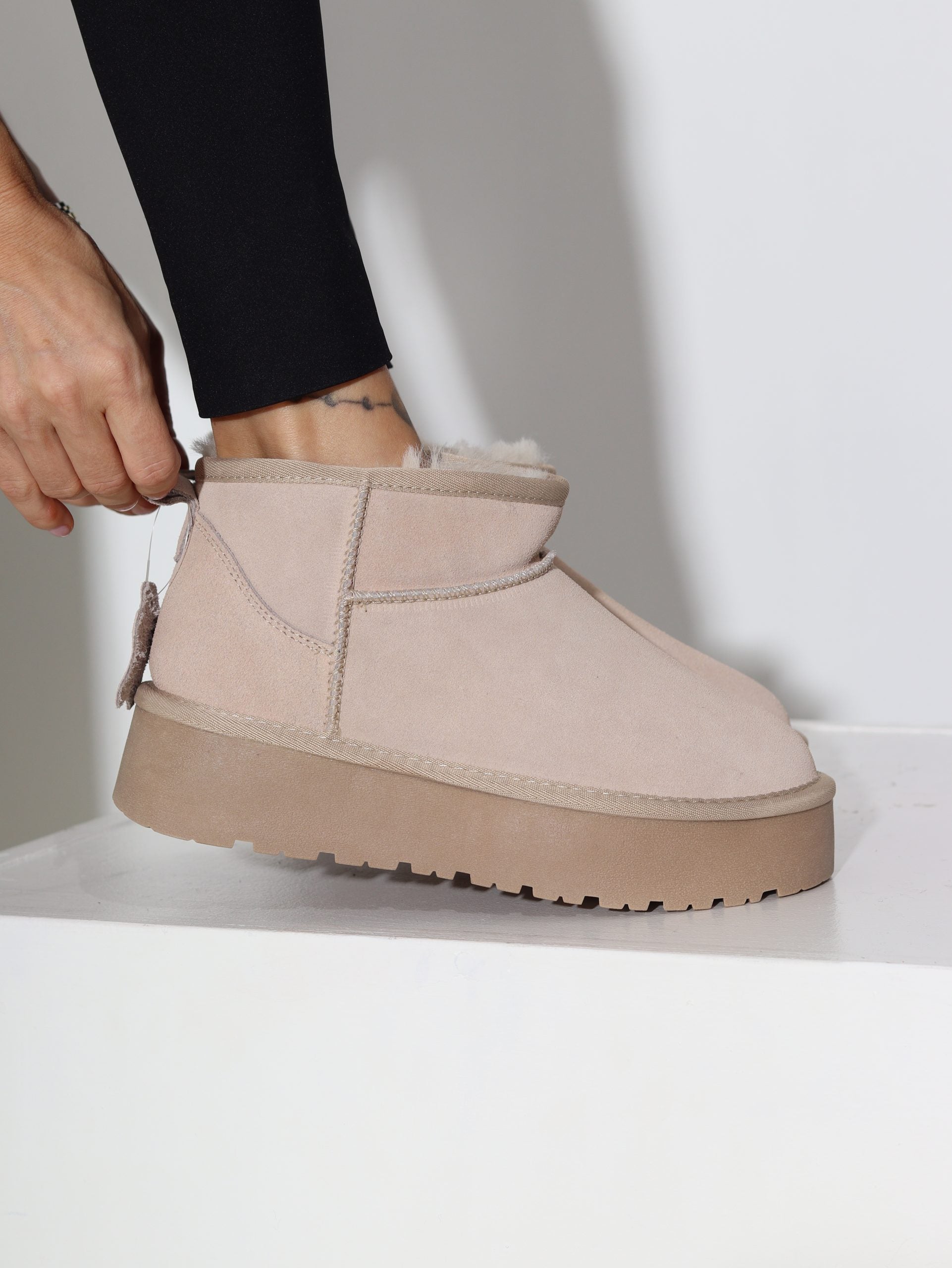 Bēši, d/zamšādas mini 'UGG' tipa zābaki - 16475