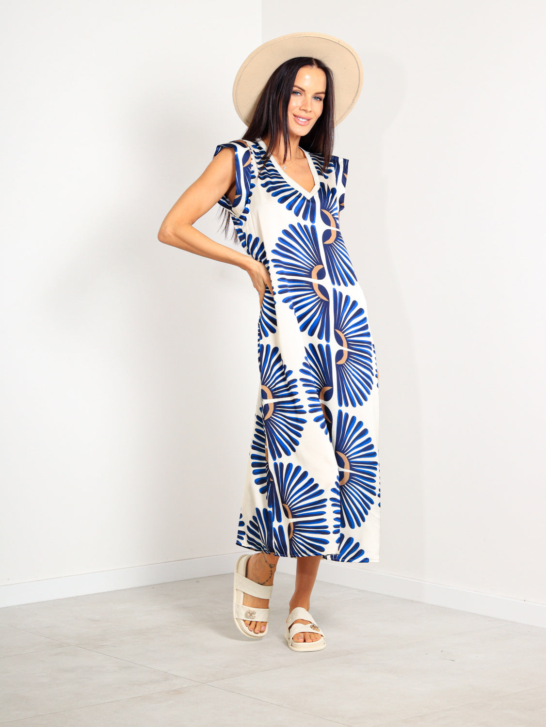 Zila atlasa kleita ar ,,V'' veida izgriezumu - 12558