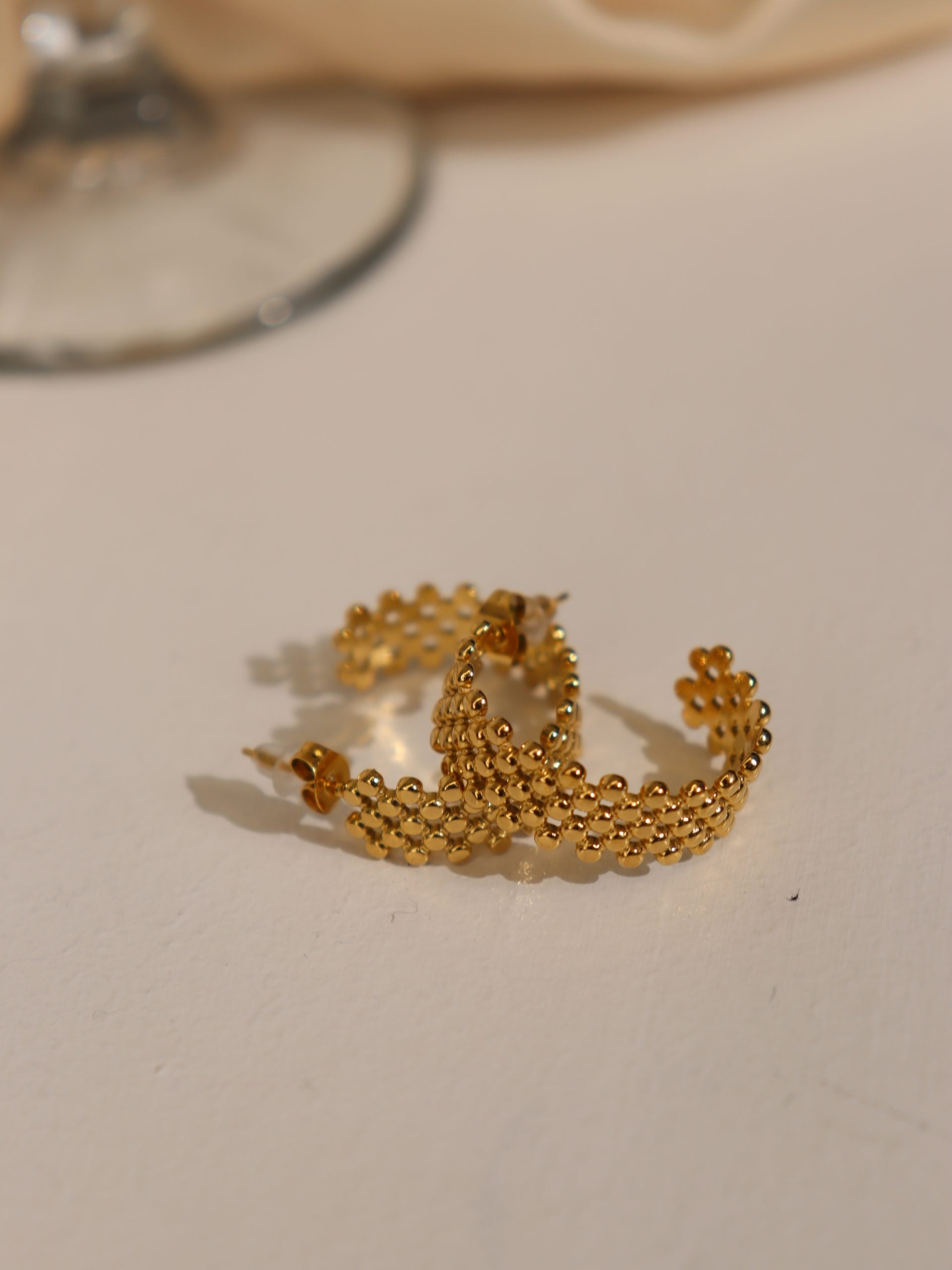 Zelta krāsas, izteiksmīgi riņķu auskari - 17142