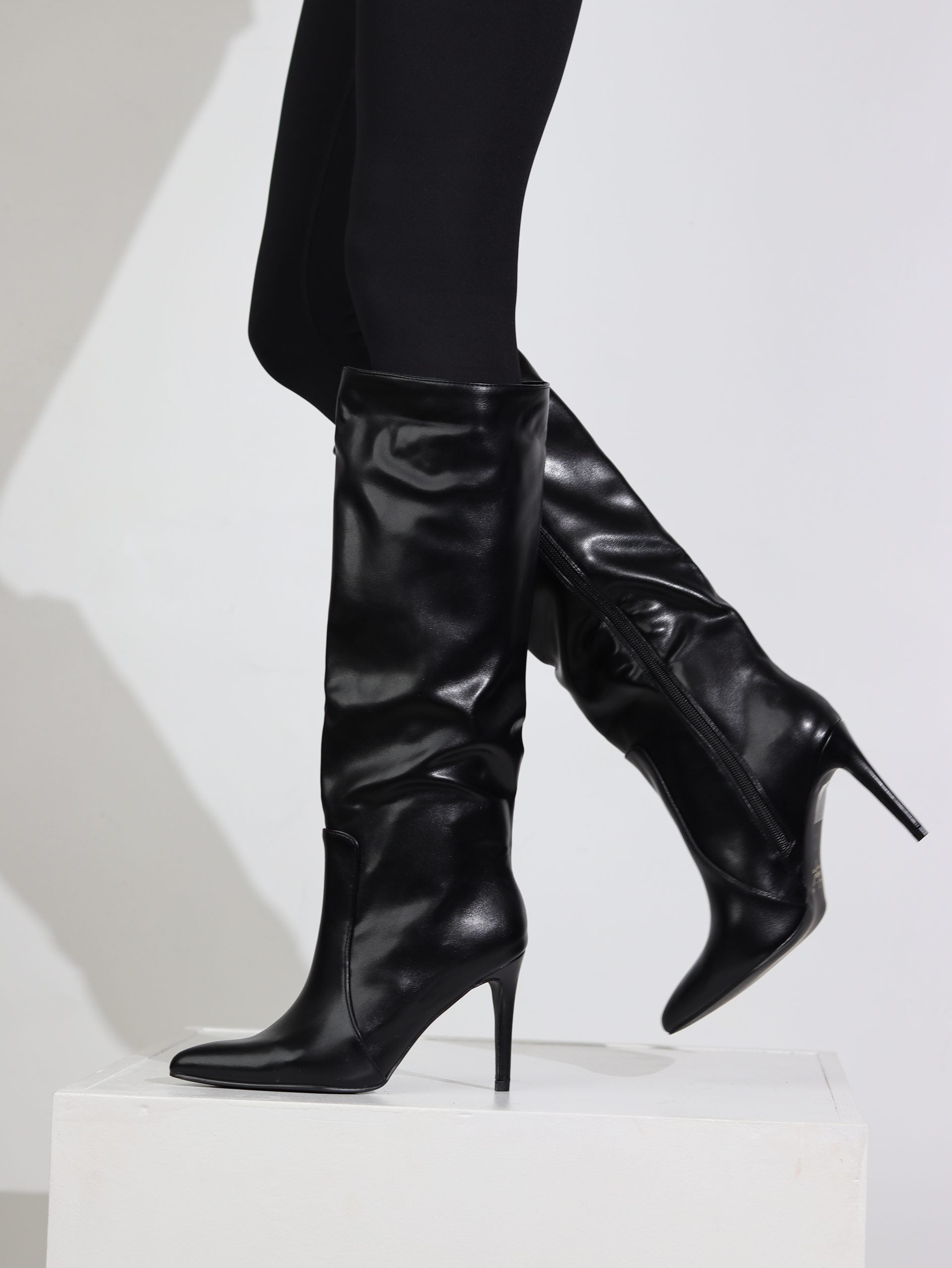 Melni m/a zābaki uz papēža - 16222