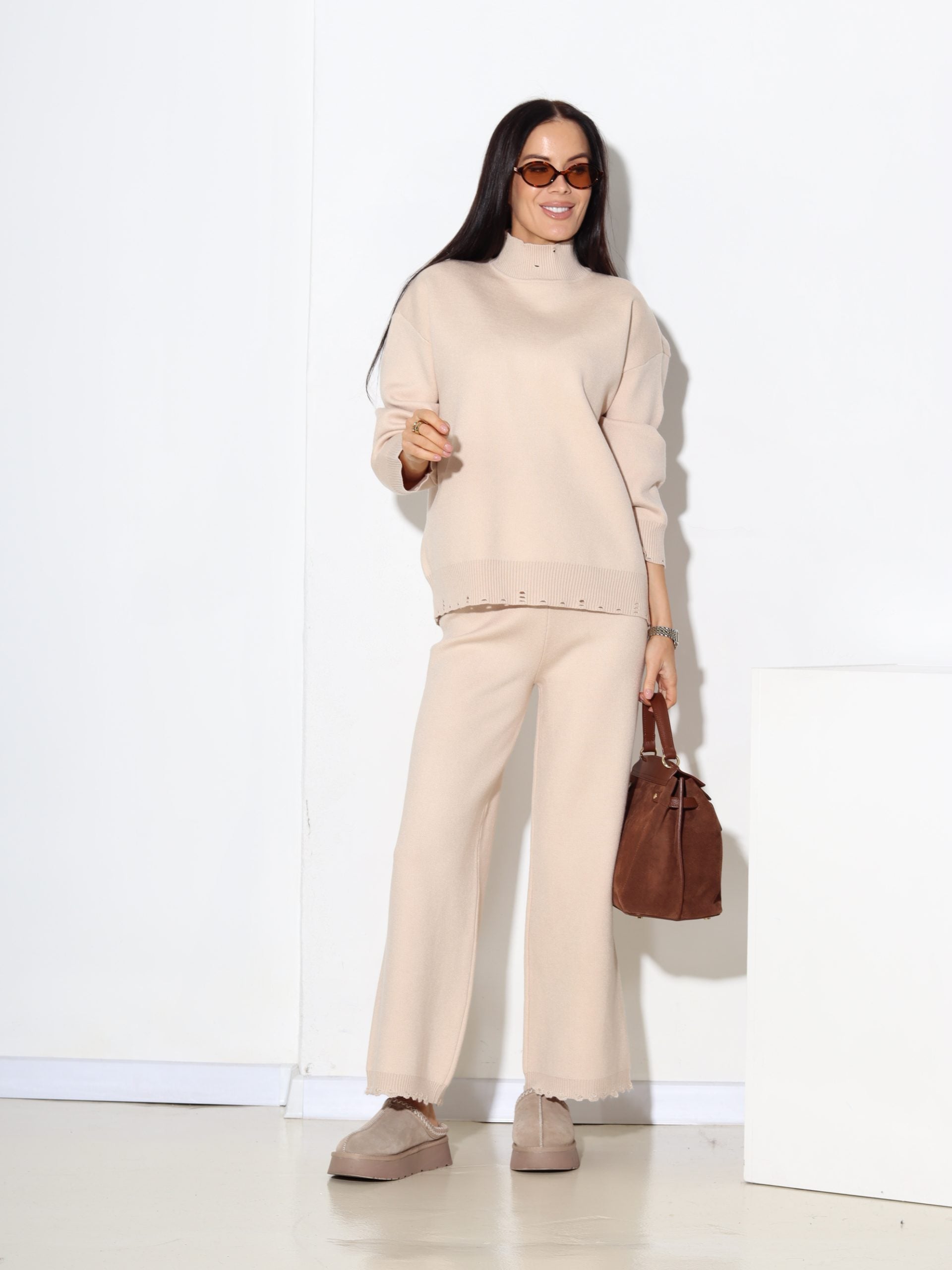 Bēšs 2daļīgs komplekts ar plēsumiem - 17212