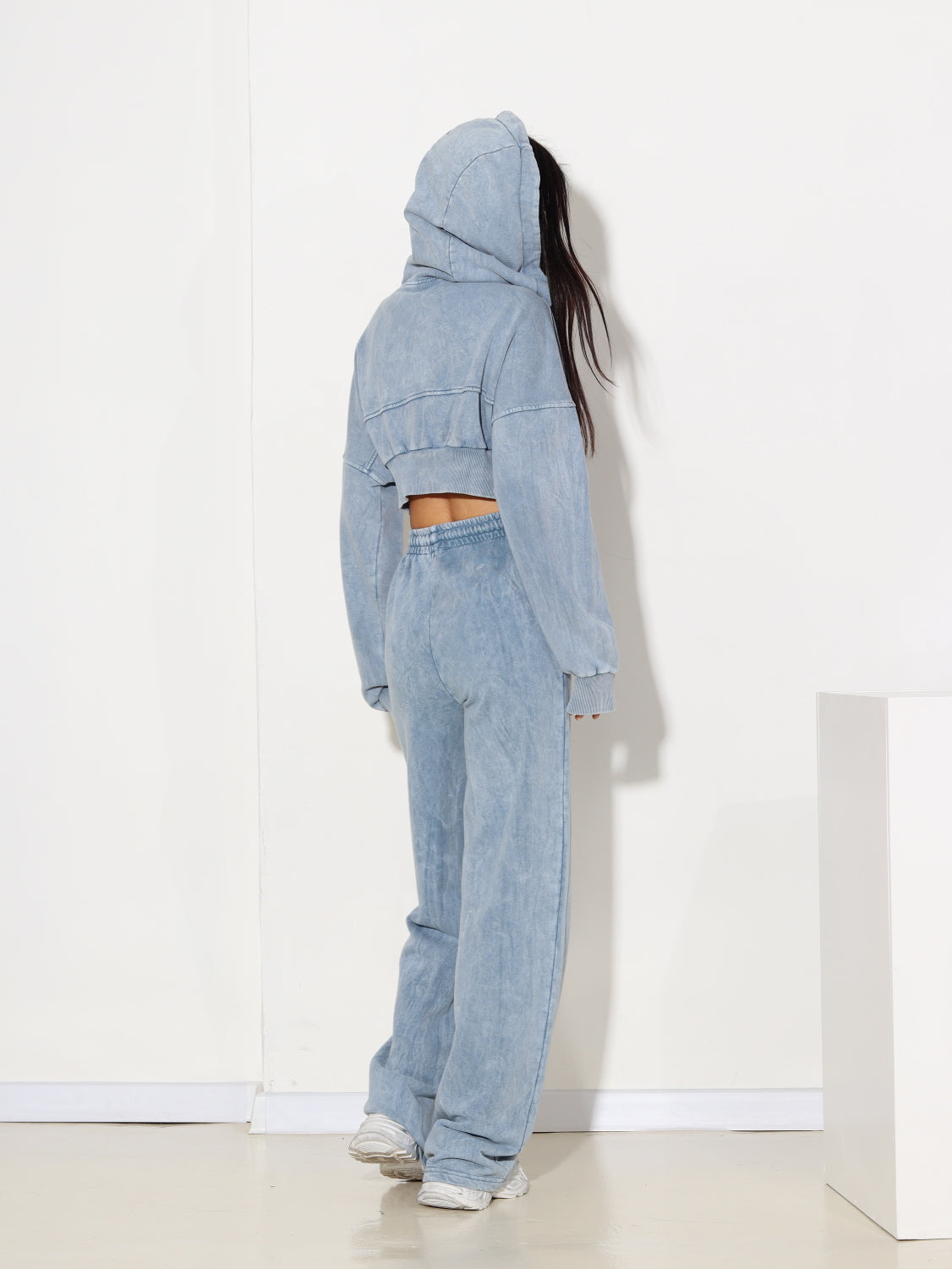 Zils divdaļīgs batikots komplekts (cropjaka + bikses) - 15316