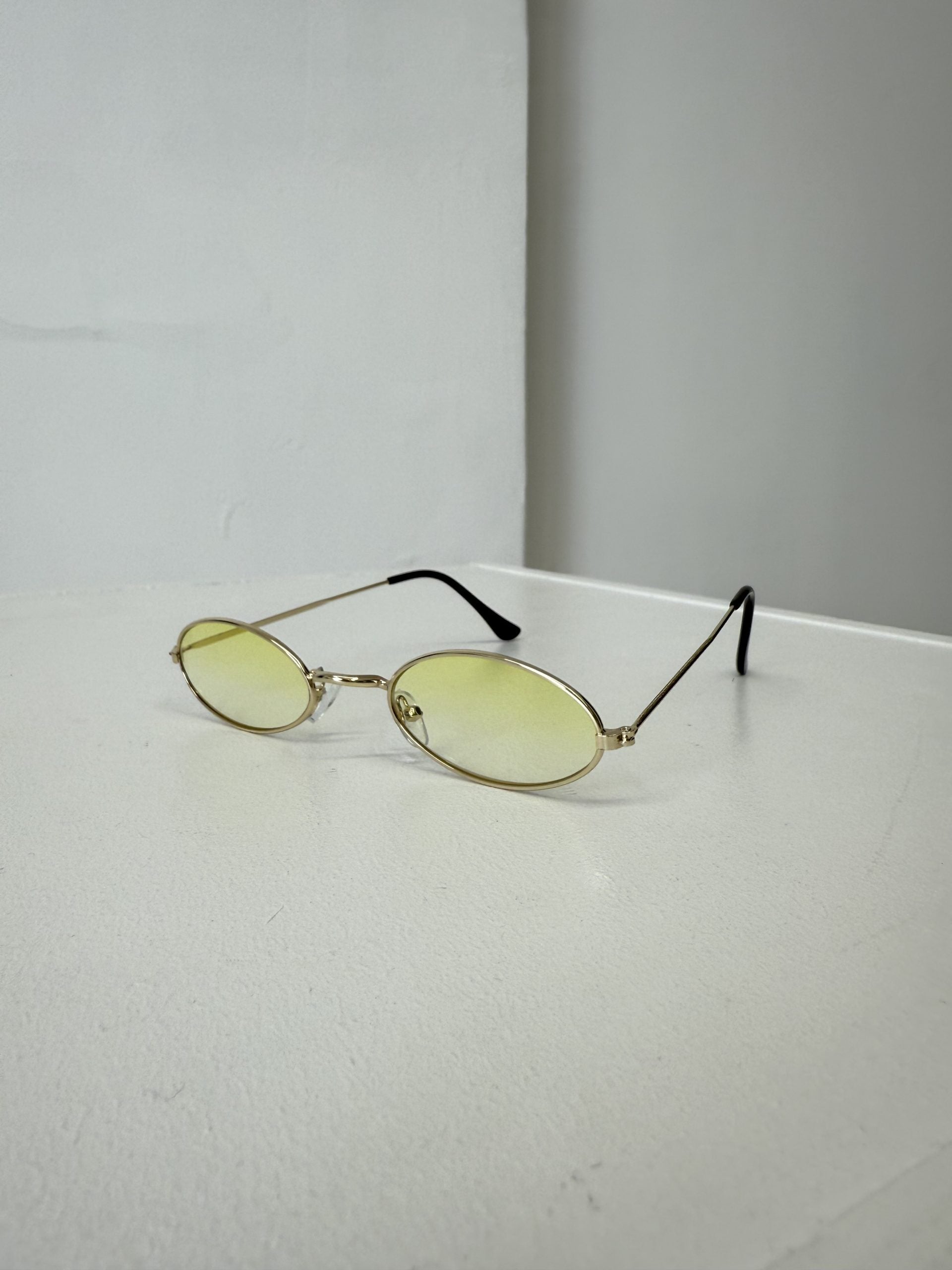 Zaļas, smalki ovālas saulesbrilles - 15397