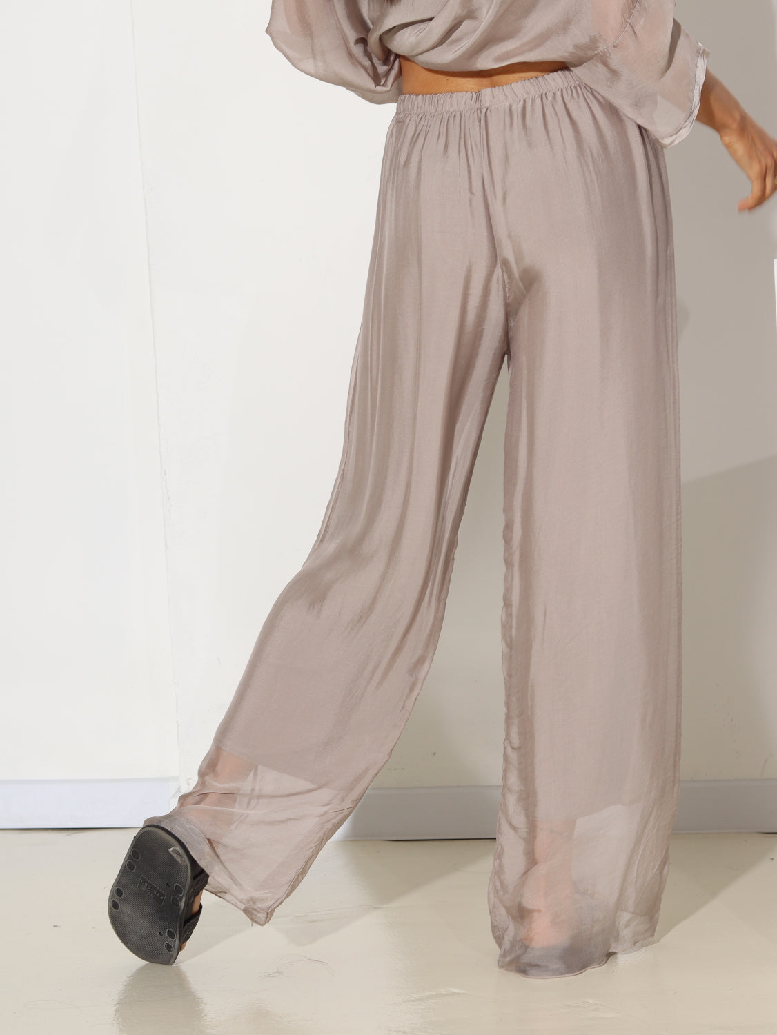 Taupes tonī satīna bikses ar oderi - 15354