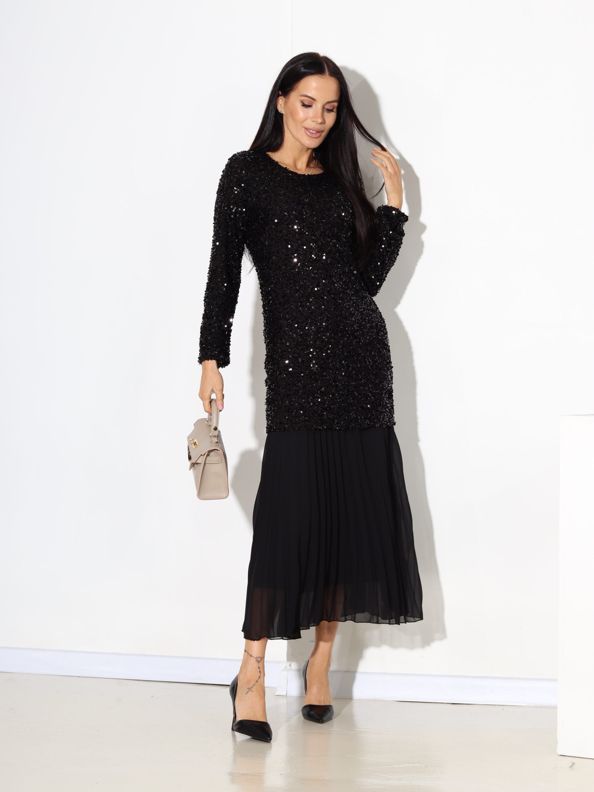 Melna gara kleita ar fliteriem un gofrētu apakšdaļu - 17661