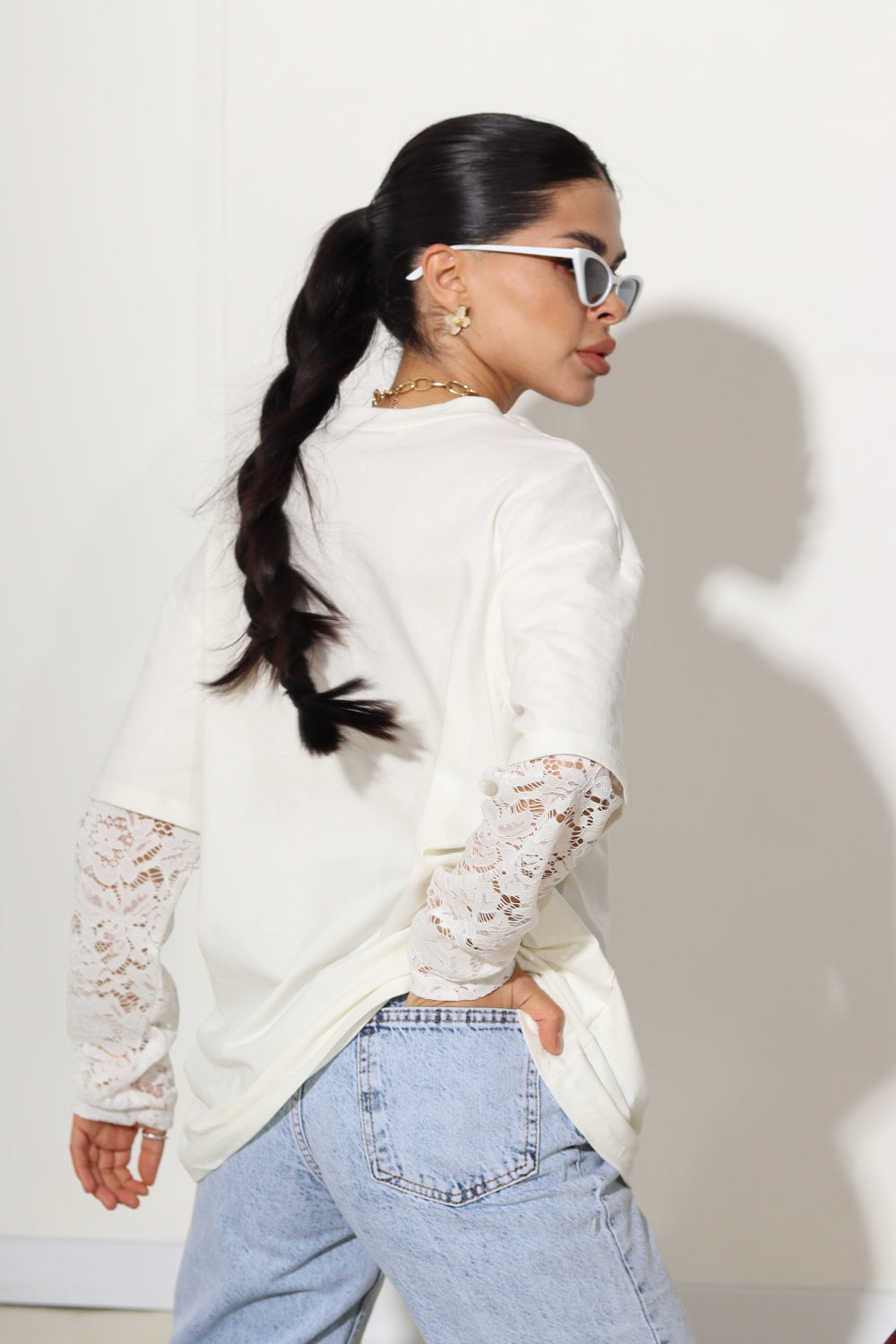 Balts tops ar mežģīnes piedurkni - 14636