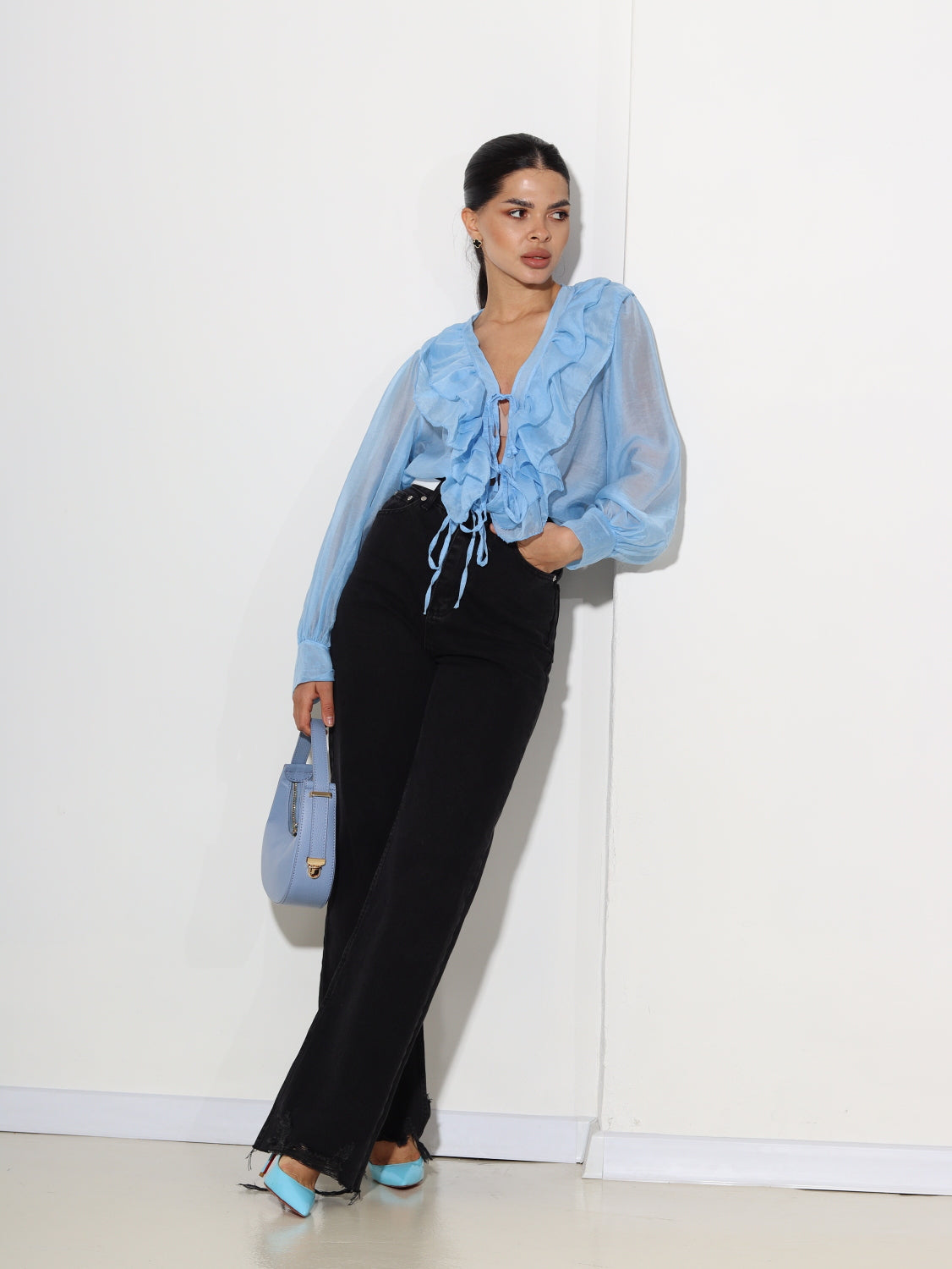 Zila sienama blūze ar rišiņu dekoltē zonā - 14631