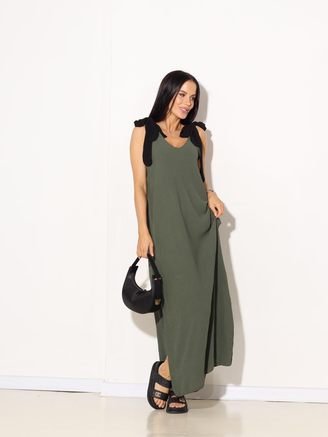 Zaļa/hakī kleita ar melnām bantes lencēm - 15379