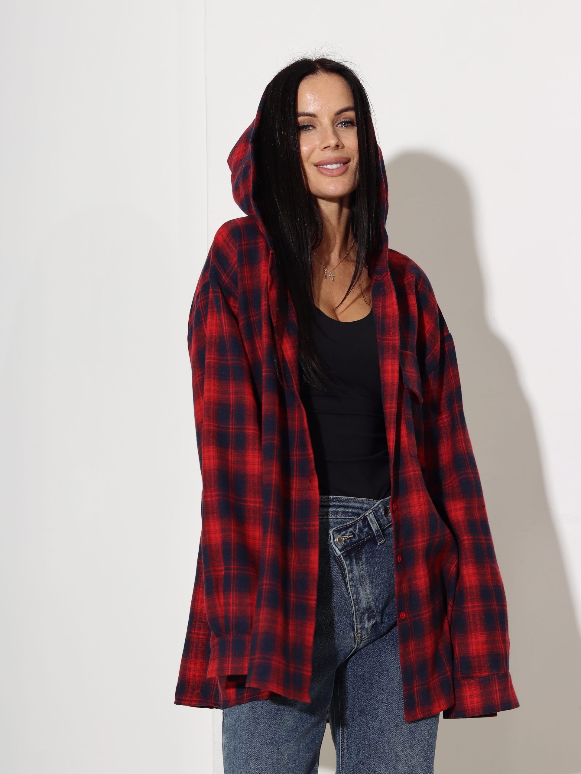 Sarkans krekls ar kapuci - 16920