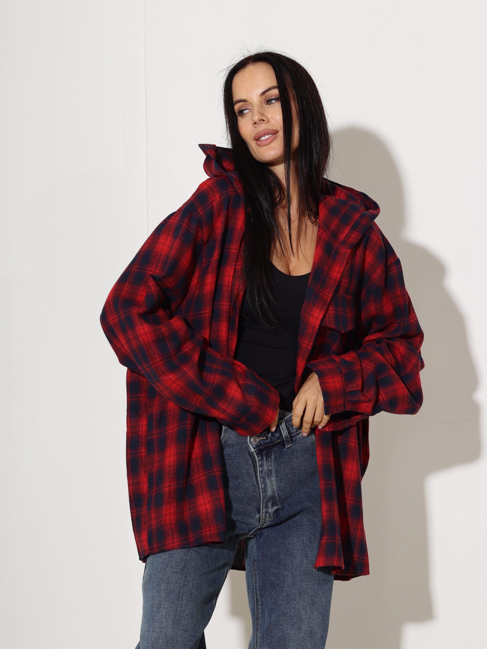 Sarkans krekls ar kapuci - 16920