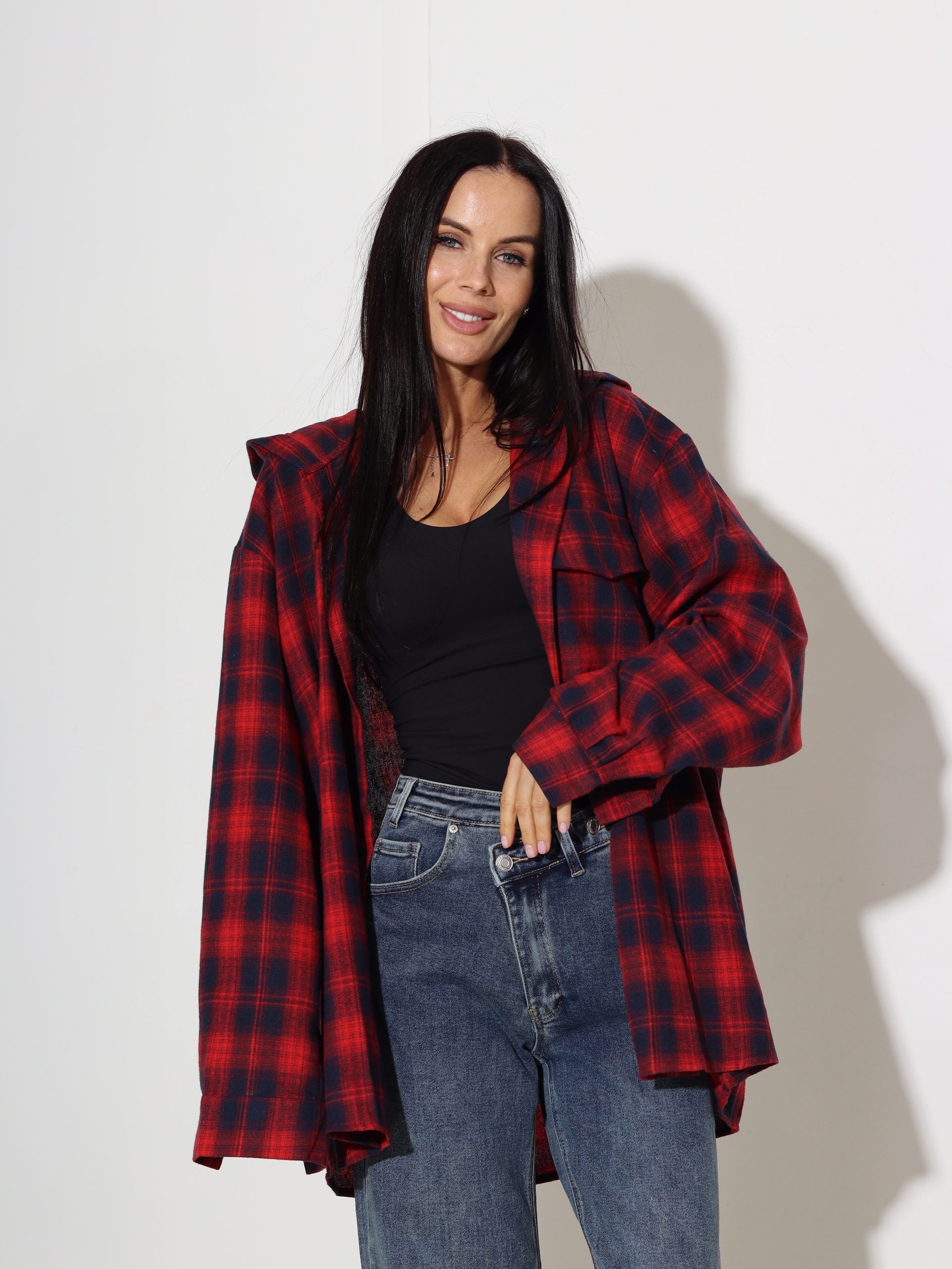 Sarkans krekls ar kapuci - 16920