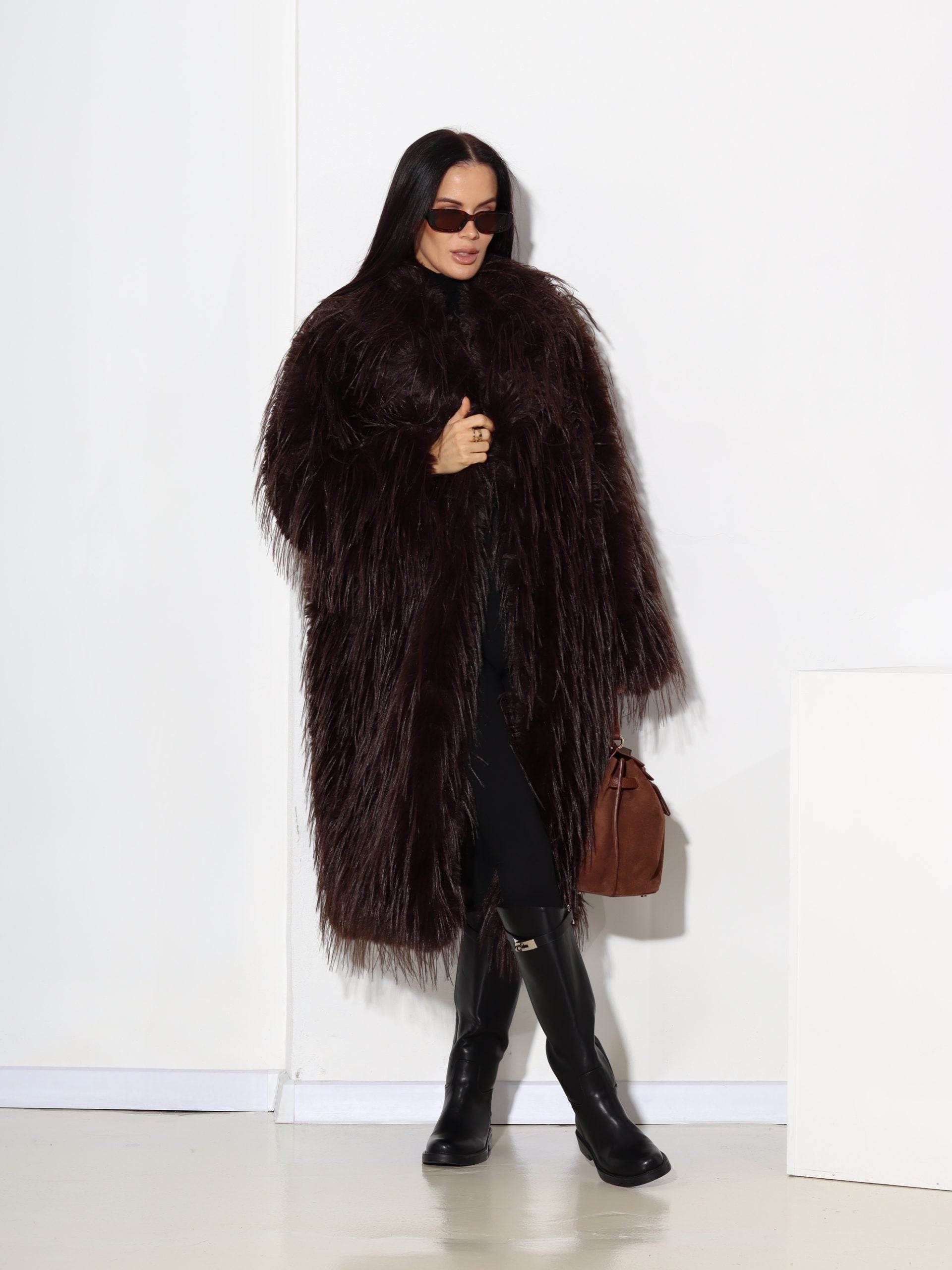 T.brūns garš, brīva piegriezuma m/ā kažoks ar dažāda garuma spalvu - 17325