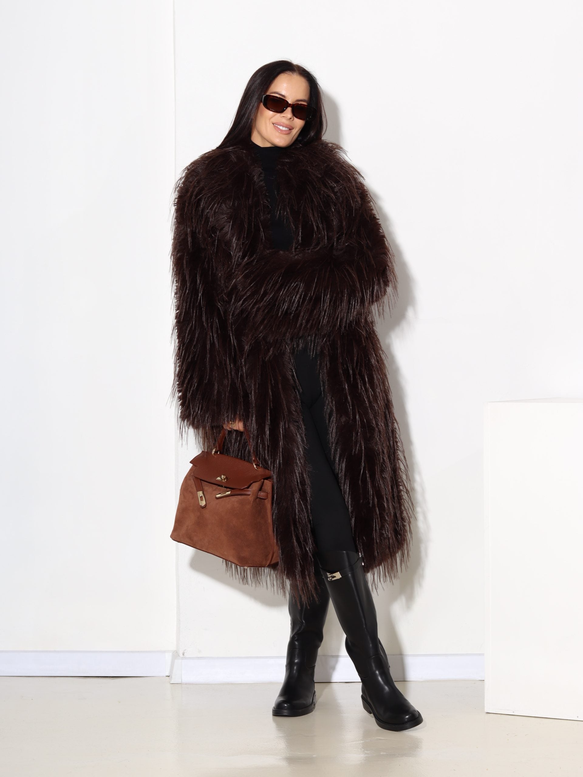 T.brūns garš, brīva piegriezuma m/ā kažoks ar dažāda garuma spalvu - 17325