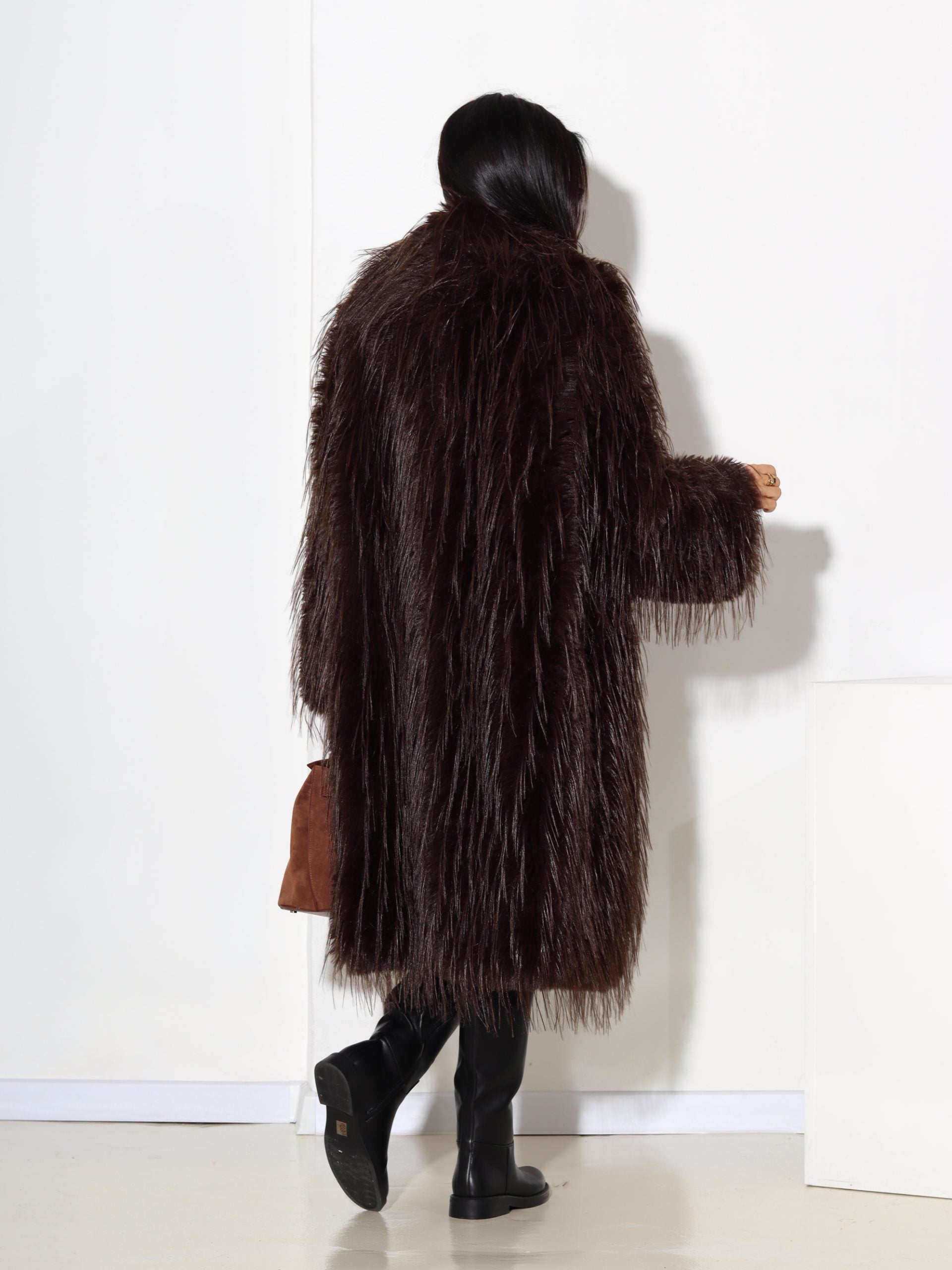 T.brūns garš, brīva piegriezuma m/ā kažoks ar dažāda garuma spalvu - 17325