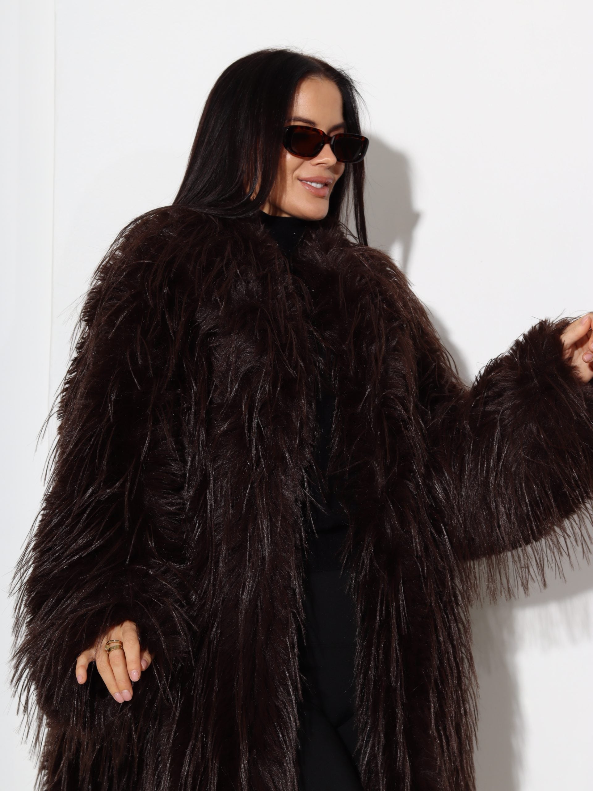 T.brūns garš, brīva piegriezuma m/ā kažoks ar dažāda garuma spalvu - 17325