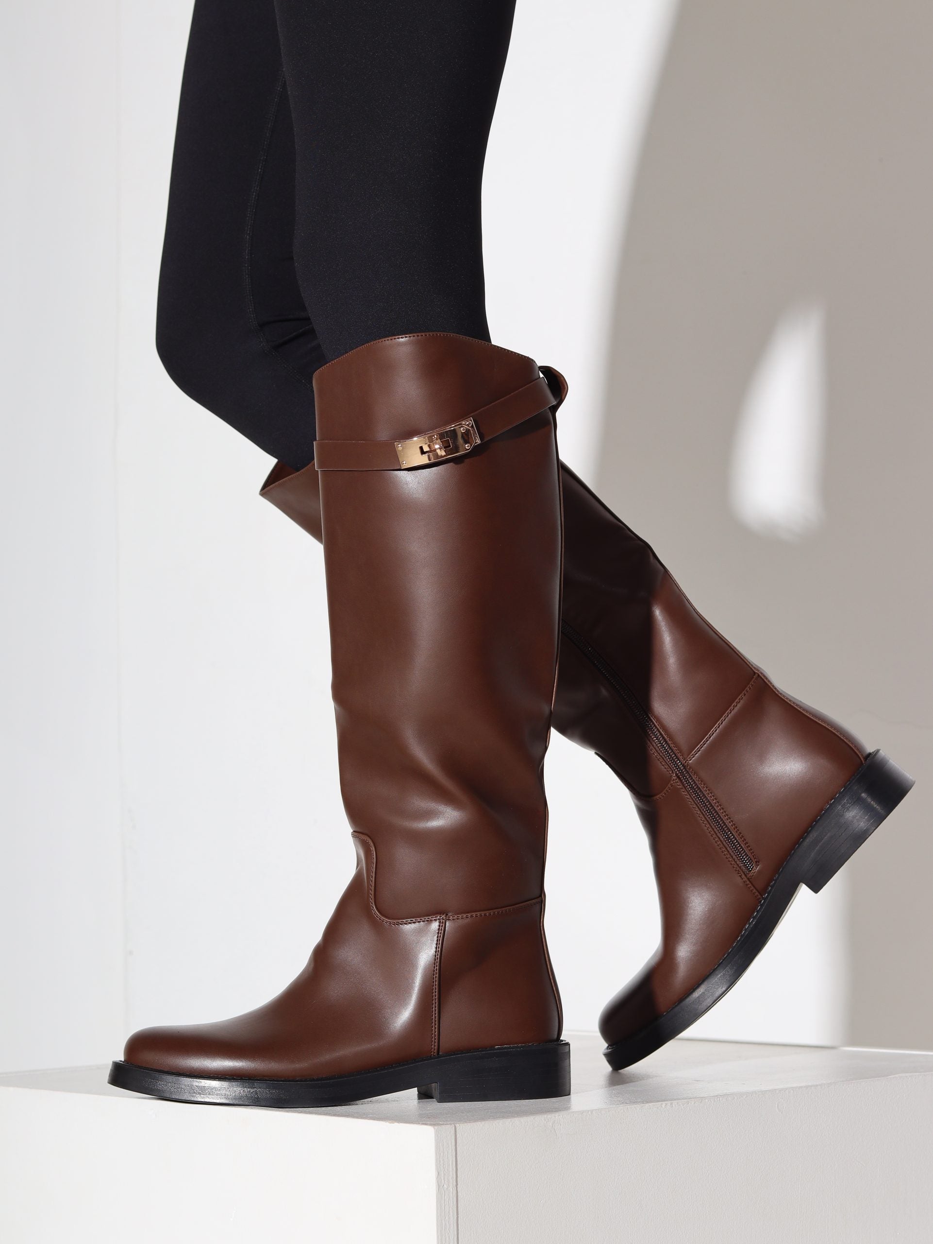 Brūni m/ā, gari zābaki ar sprādzīti - 16902