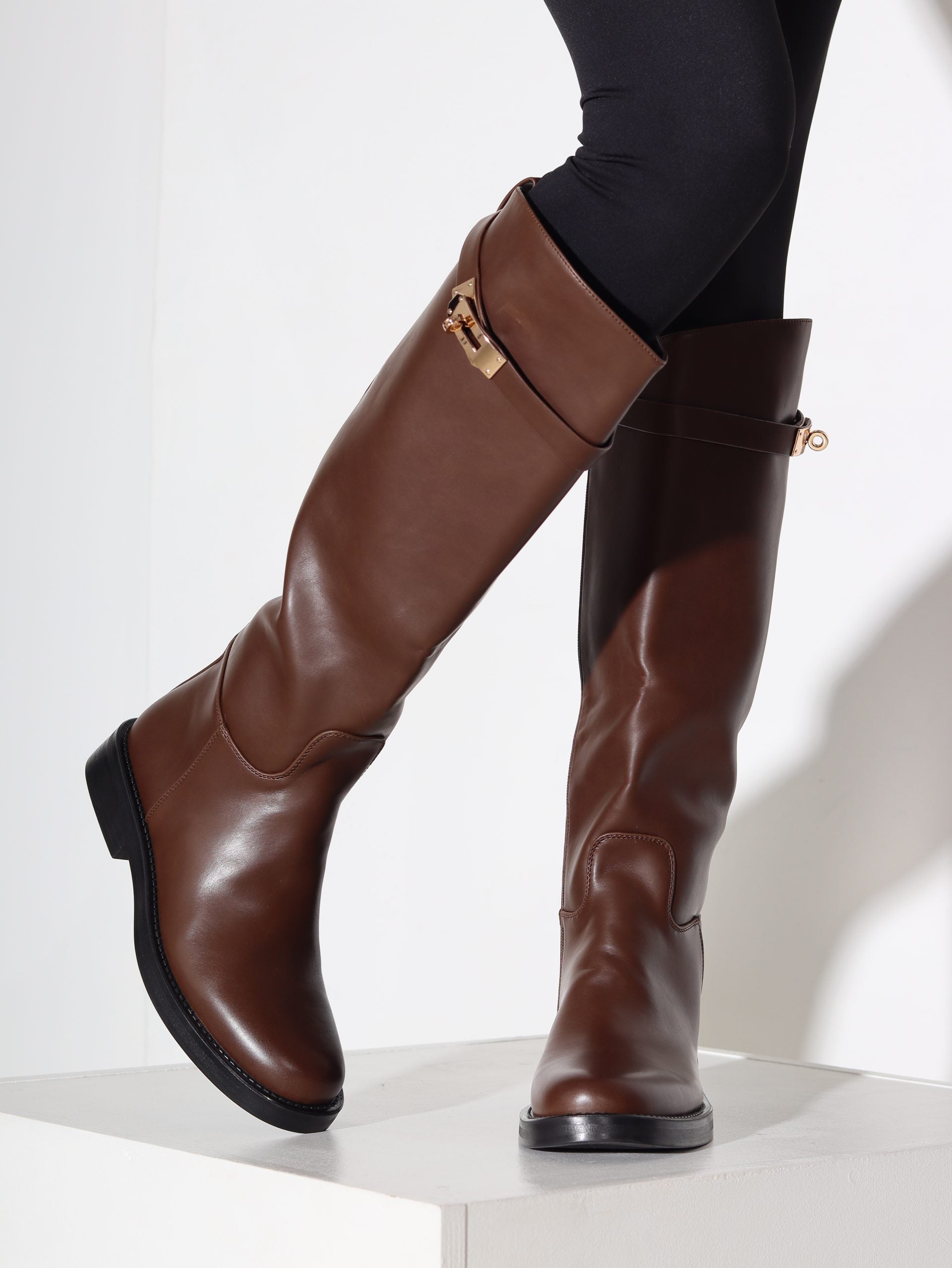 Brūni m/ā, gari zābaki ar sprādzīti - 16902