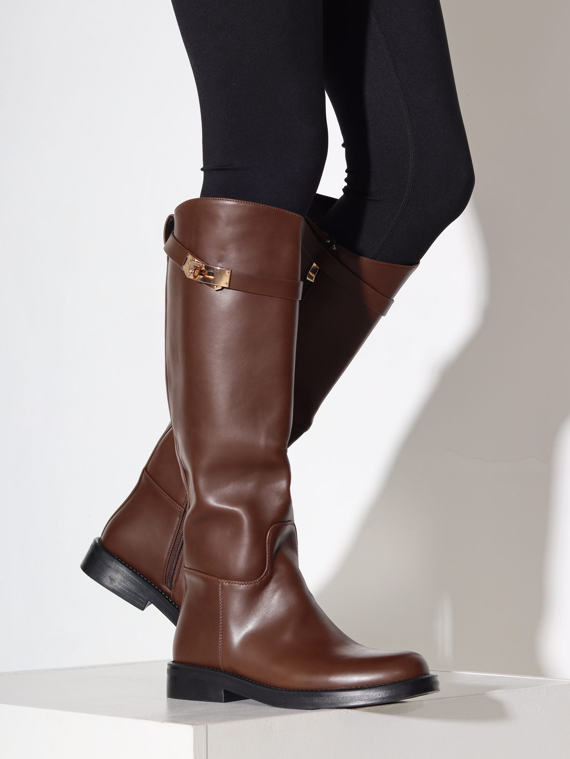 Brūni m/ā, gari zābaki ar sprādzīti - 16902