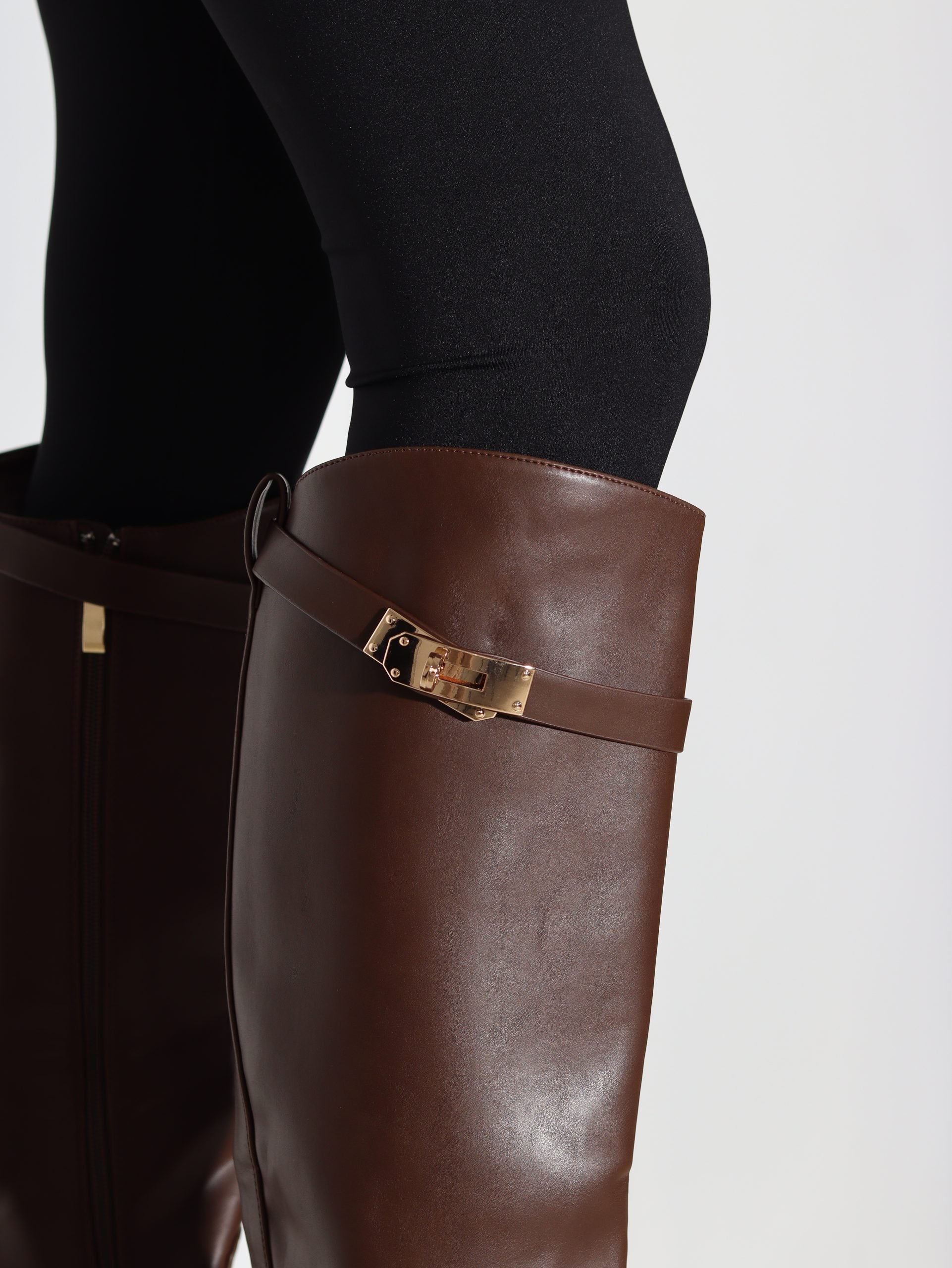 Brūni m/ā, gari zābaki ar sprādzīti - 16902