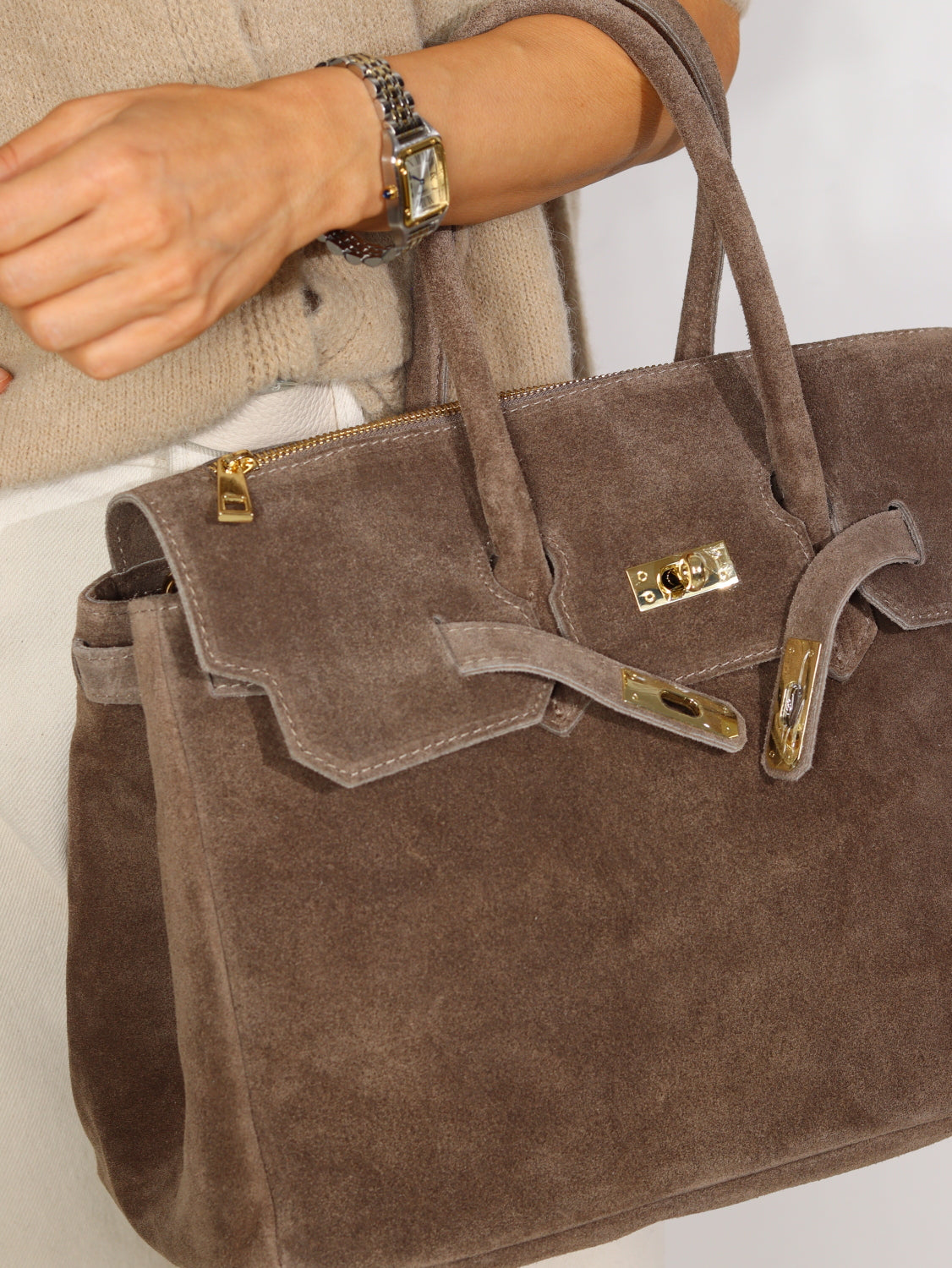 Tumši brūna, zamšādas , liela izmēra soma ar dekoratīvām jostiņām - 15493