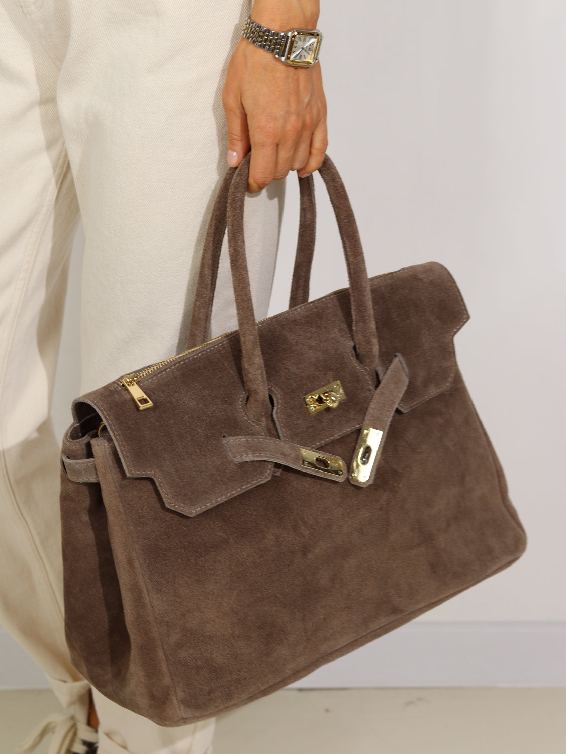 Tumši brūna, zamšādas , liela izmēra soma ar dekoratīvām jostiņām - 15493