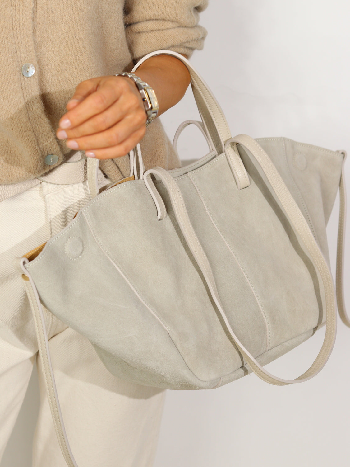 Bēša , zamšādas soma ar četrām lencēm un magnētiem sānos - 15487