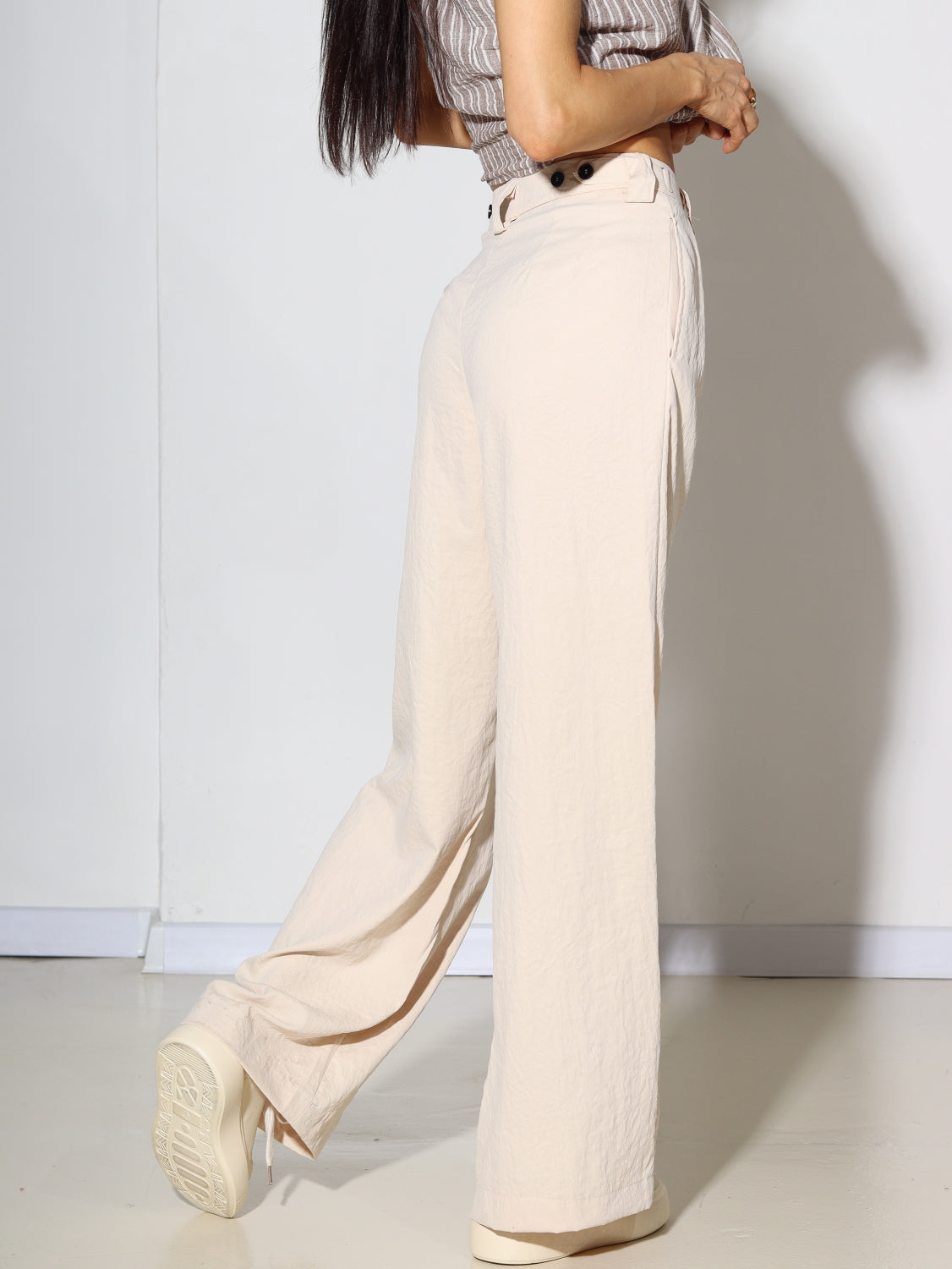 Bēšas klasiskas bikses ar podziņas savilkumu - 14691