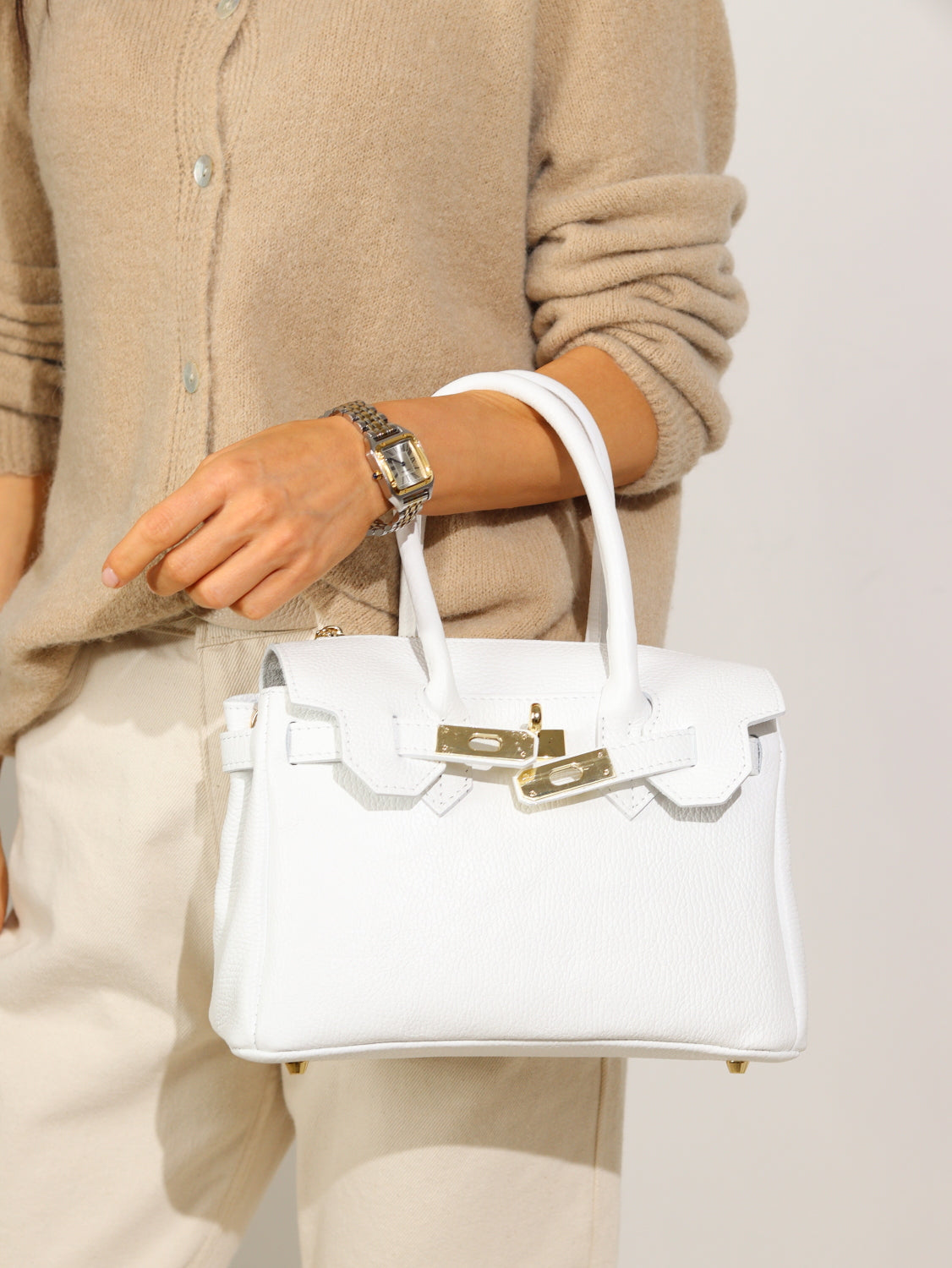 Balta ,,mini'' d/ā soma ar dekoratīvu rāvējslēdzēju augšpusē - 15499