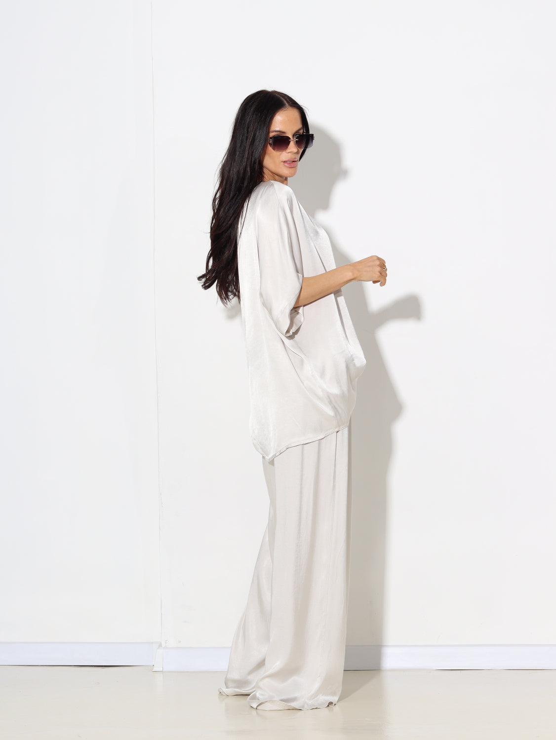 Balts viskozes komplekts( tops+bikses) - 15478