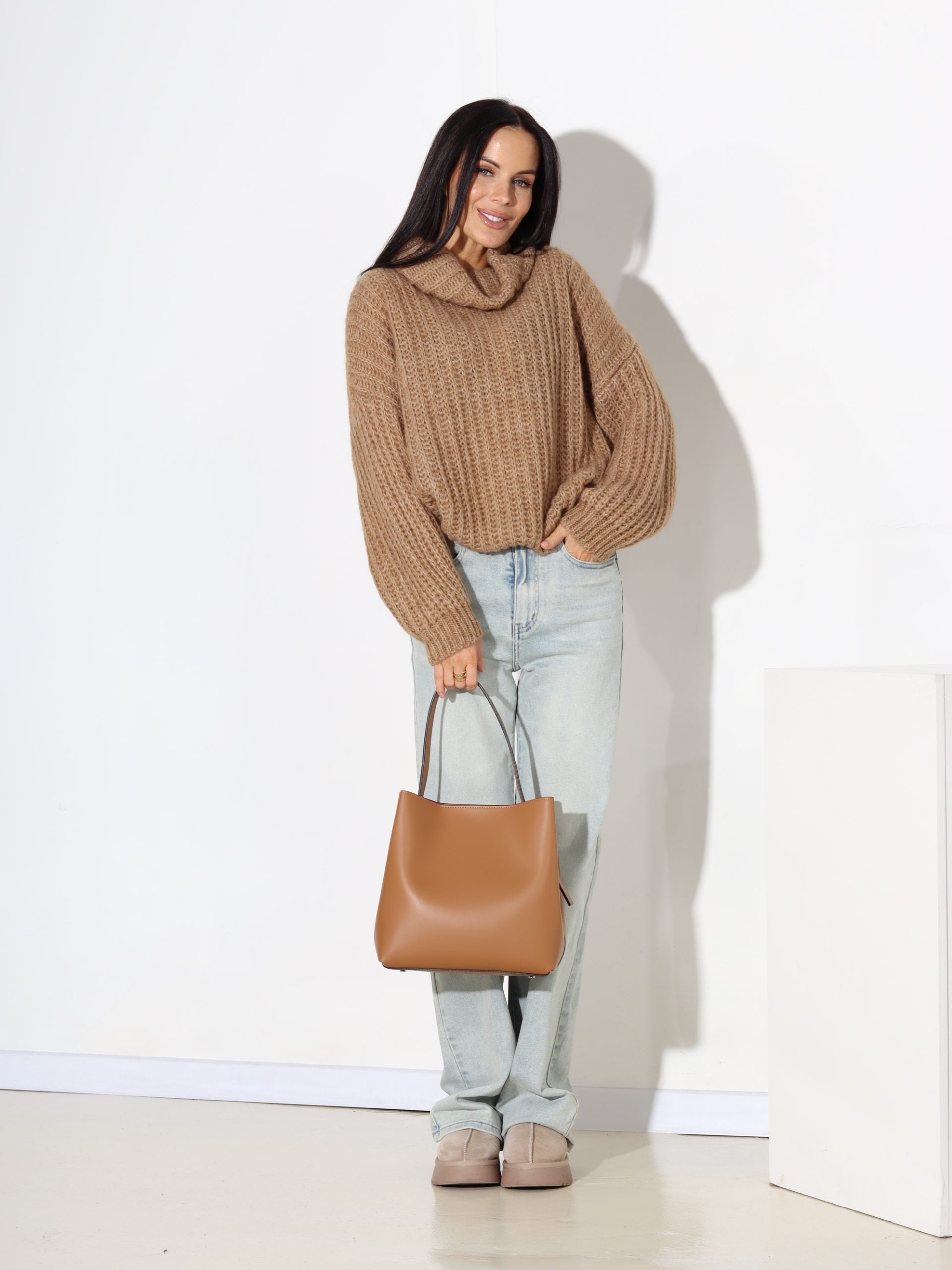 Camel krāsas liela adījuma mohēras džemperis ar dubultu atloku - 17713